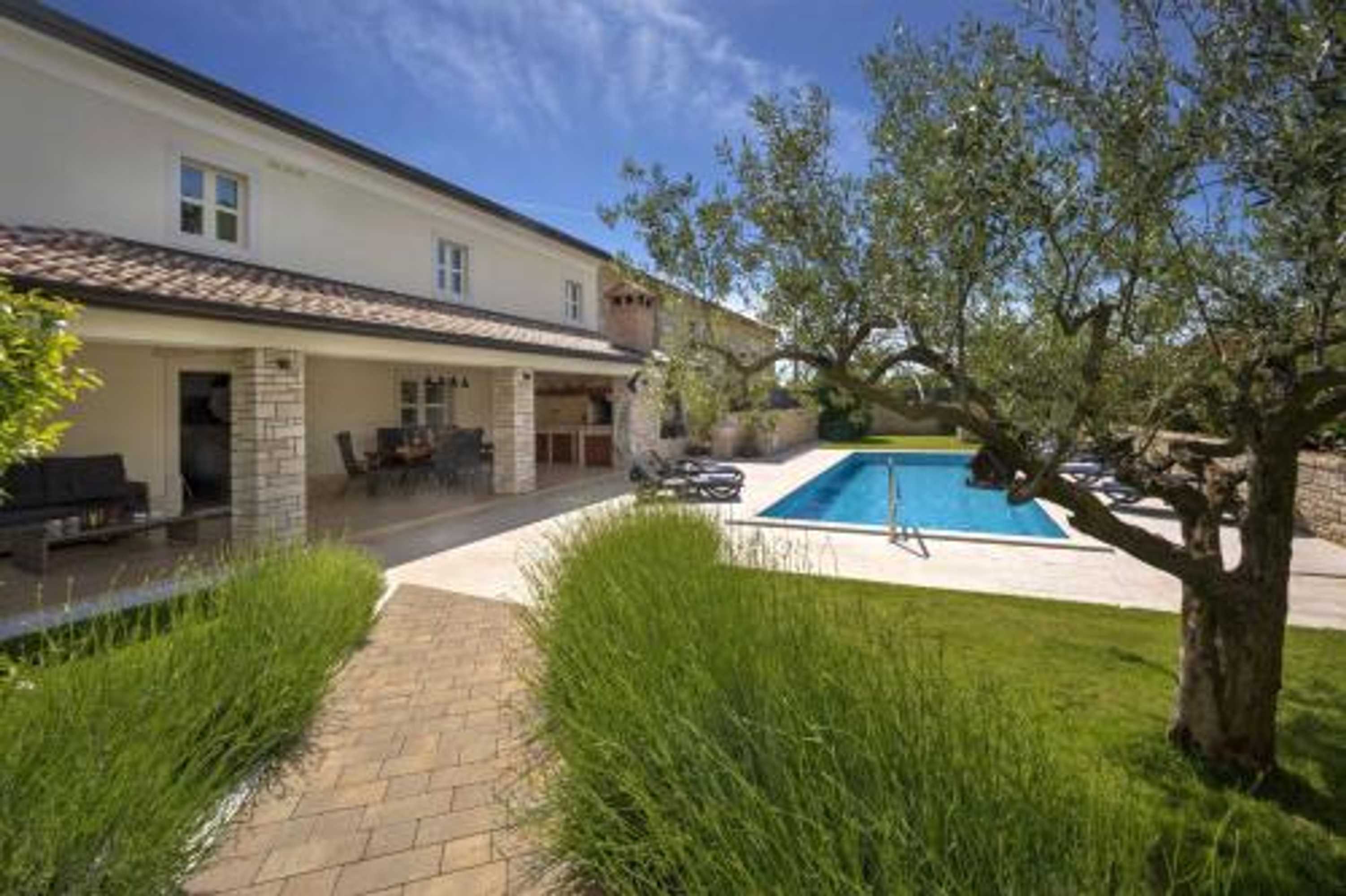 Gift card for Rustic Villa Lori With Whirpool And Grill Near Por Gift card for Rustic Villa Lori With Whirpool And Grill Near Por