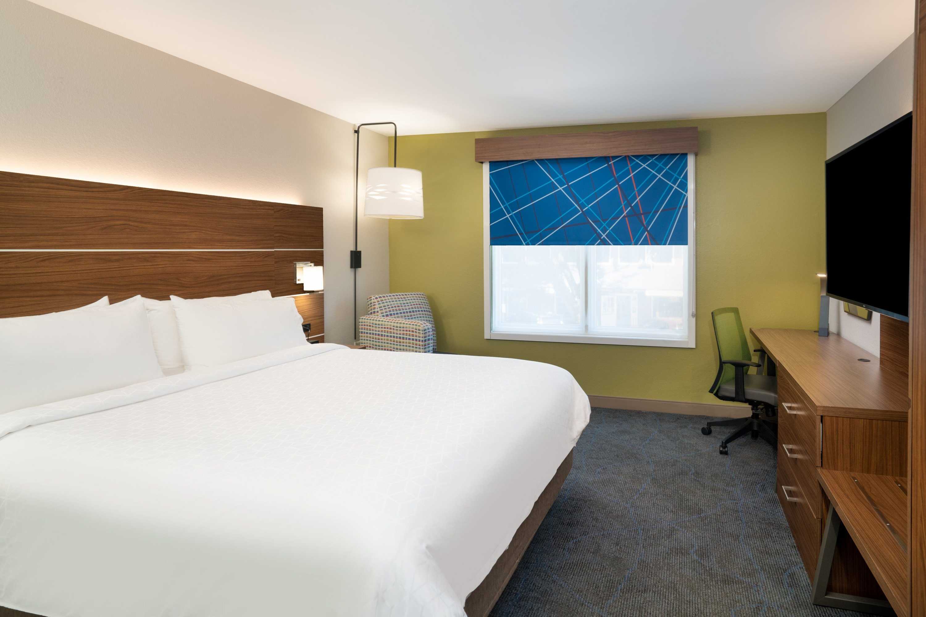 Gift card for Holiday Inn Express & Suites Dahlonega by Ihg Gift card for Holiday Inn Express & Suites Dahlonega by Ihg