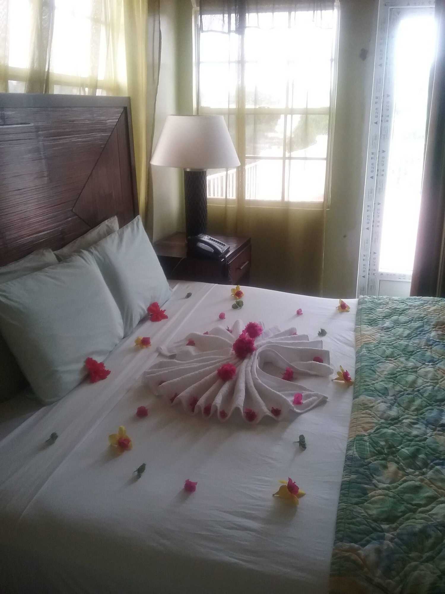 Gift card for Room in Guest Room - Aanola Villas 6b Tranquil Privy Boudoir