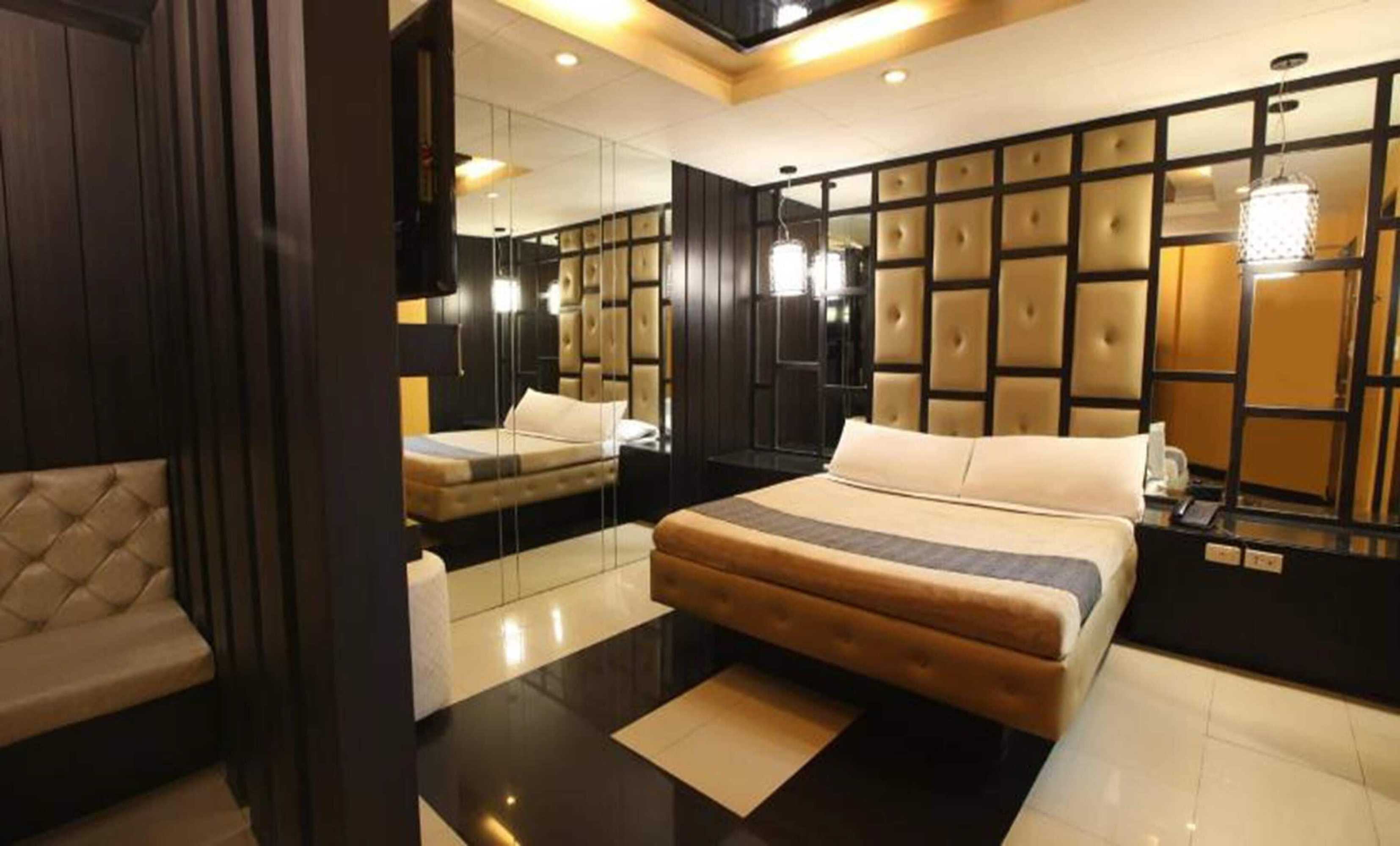 Gift card for Victoria Court Las Piñas Gift card for Victoria Court Las Piñas