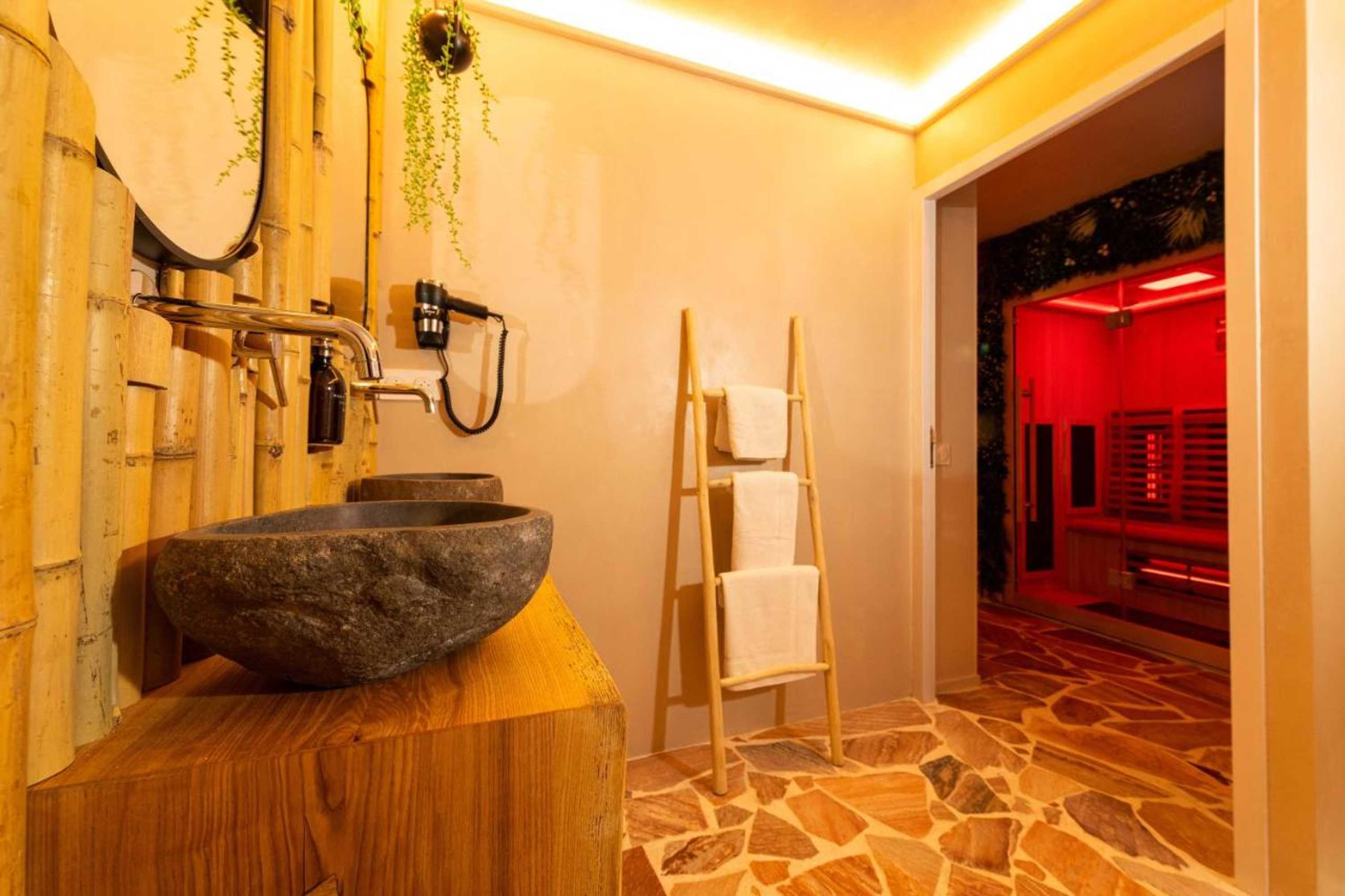 Gift card for Minamina, Chambre Avec Jacuzzi Privatif Gift card for Minamina, Chambre Avec Jacuzzi Privatif