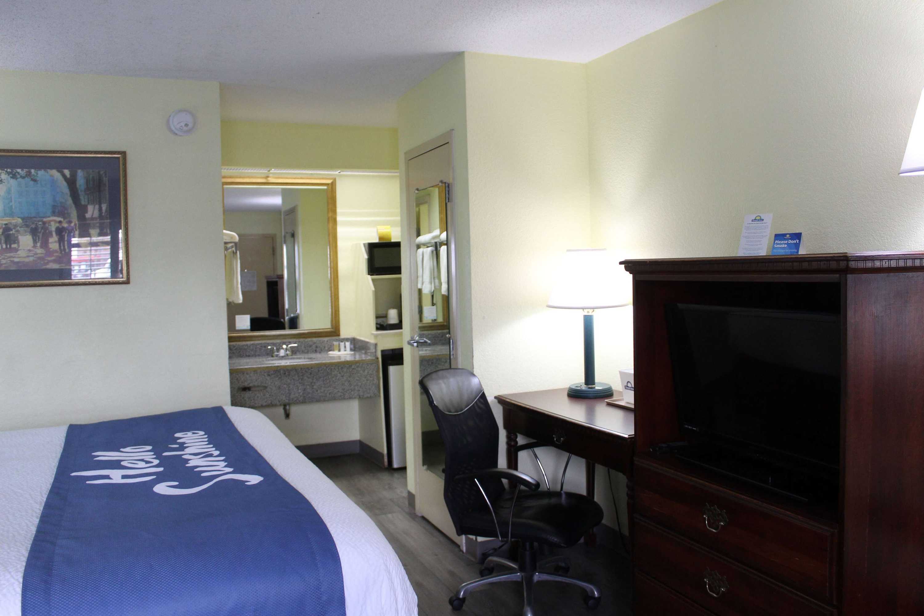 Gift card for Days Inn by Wyndham Marianna Gift card for Days Inn by Wyndham Marianna