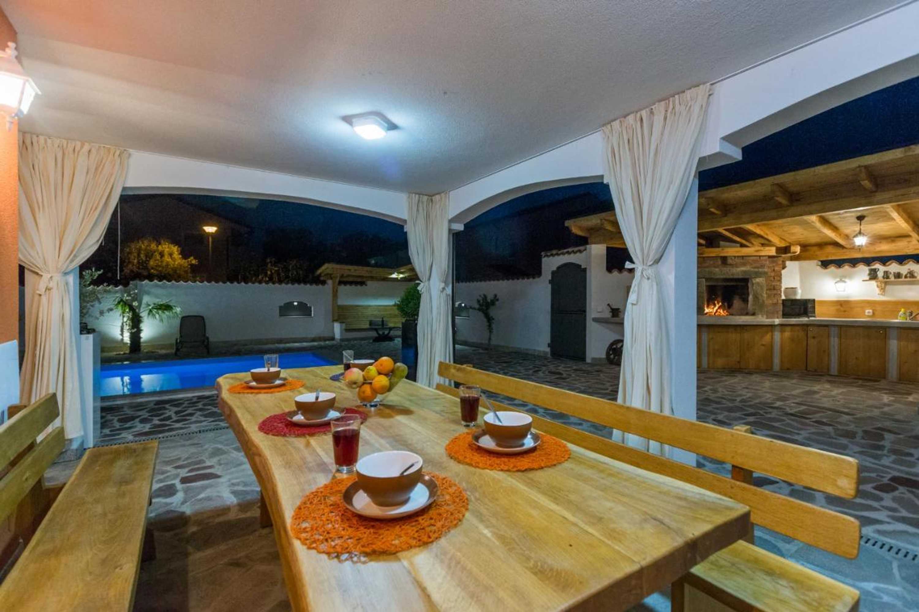 Gift card for Geräumige Villa Deni Mit Pool