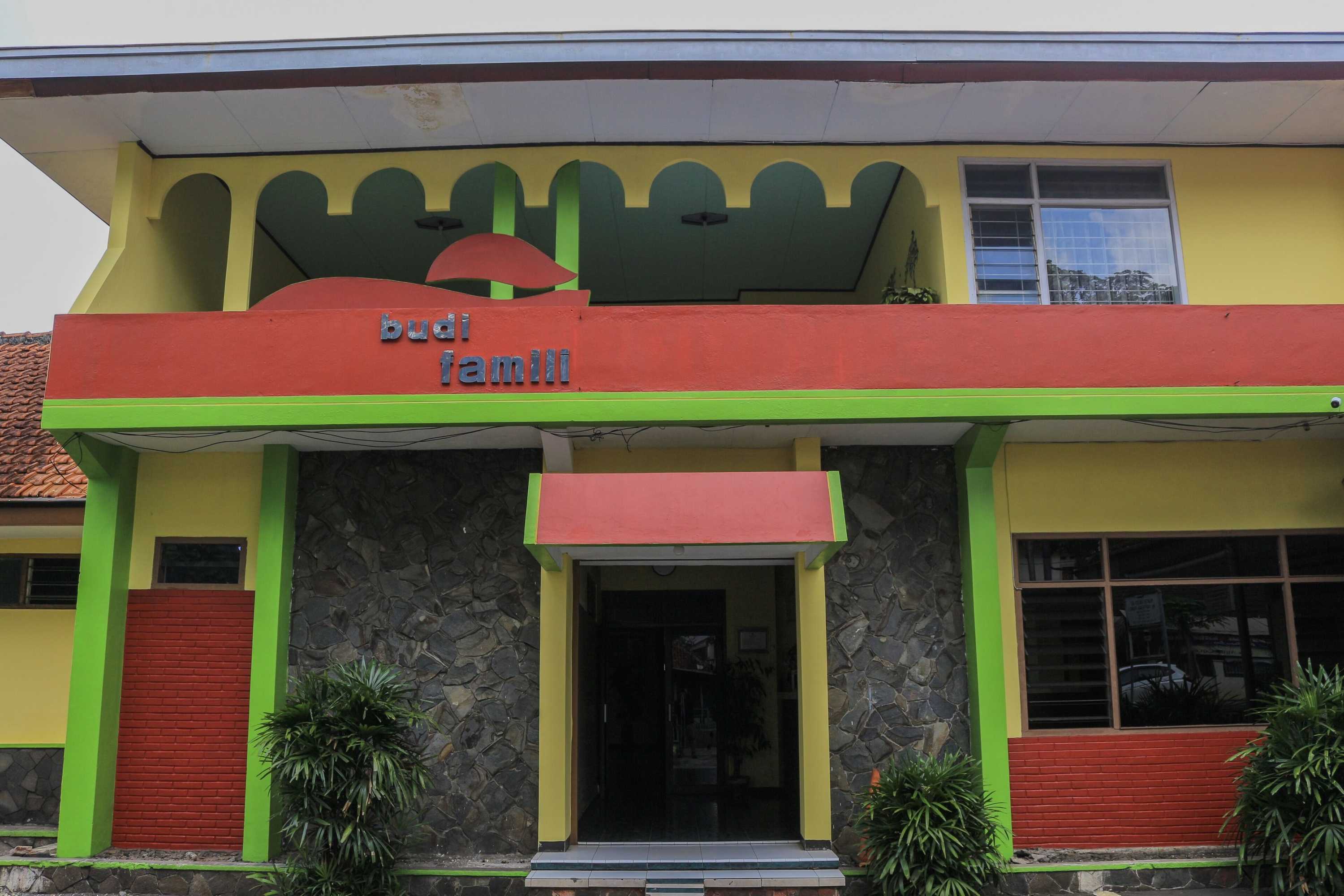 Gift card for Oyo Life 1708 Hotel Budi Famili 1 Syariah Gift card for Oyo Life 1708 Hotel Budi Famili 1 Syariah