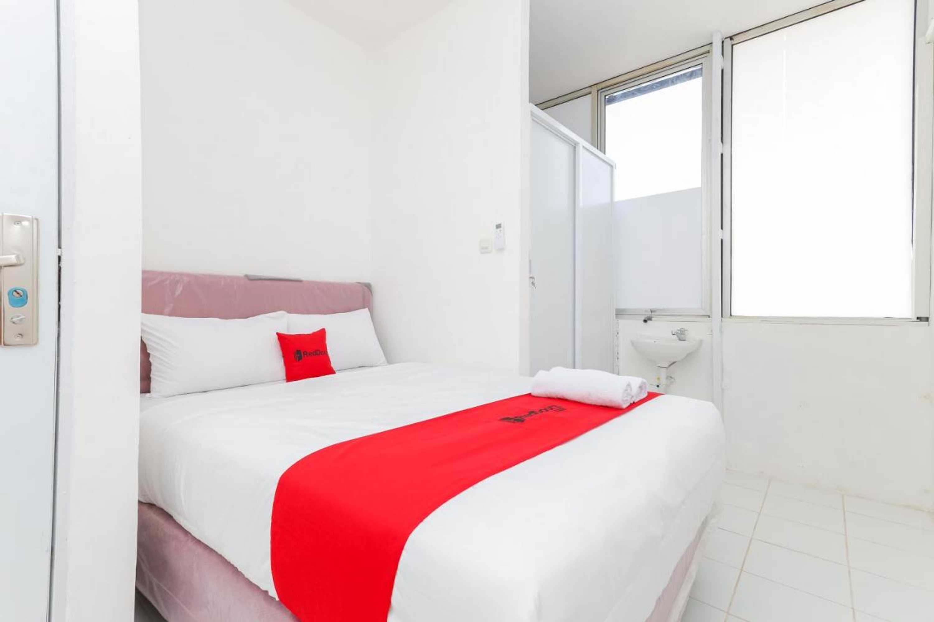 Gift card for Reddoorz Near Pasar Lama Serang