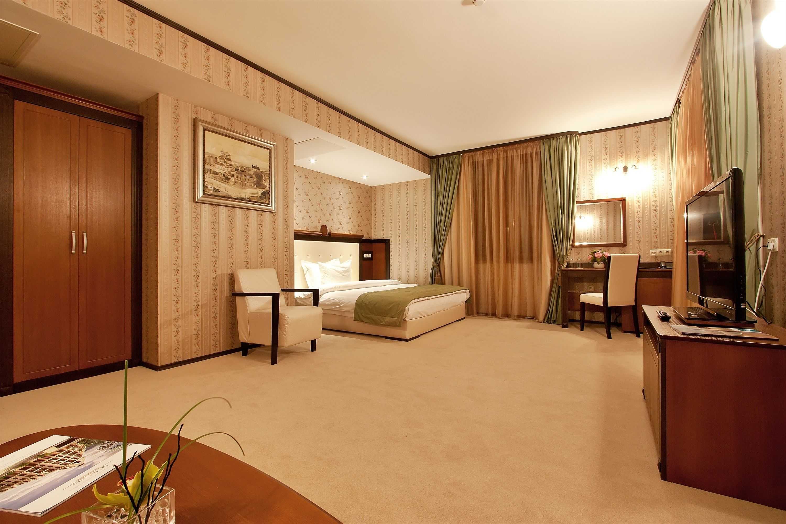 Gift card for Best Western Plus Bristol Hotel Gift card for Best Western Plus Bristol Hotel