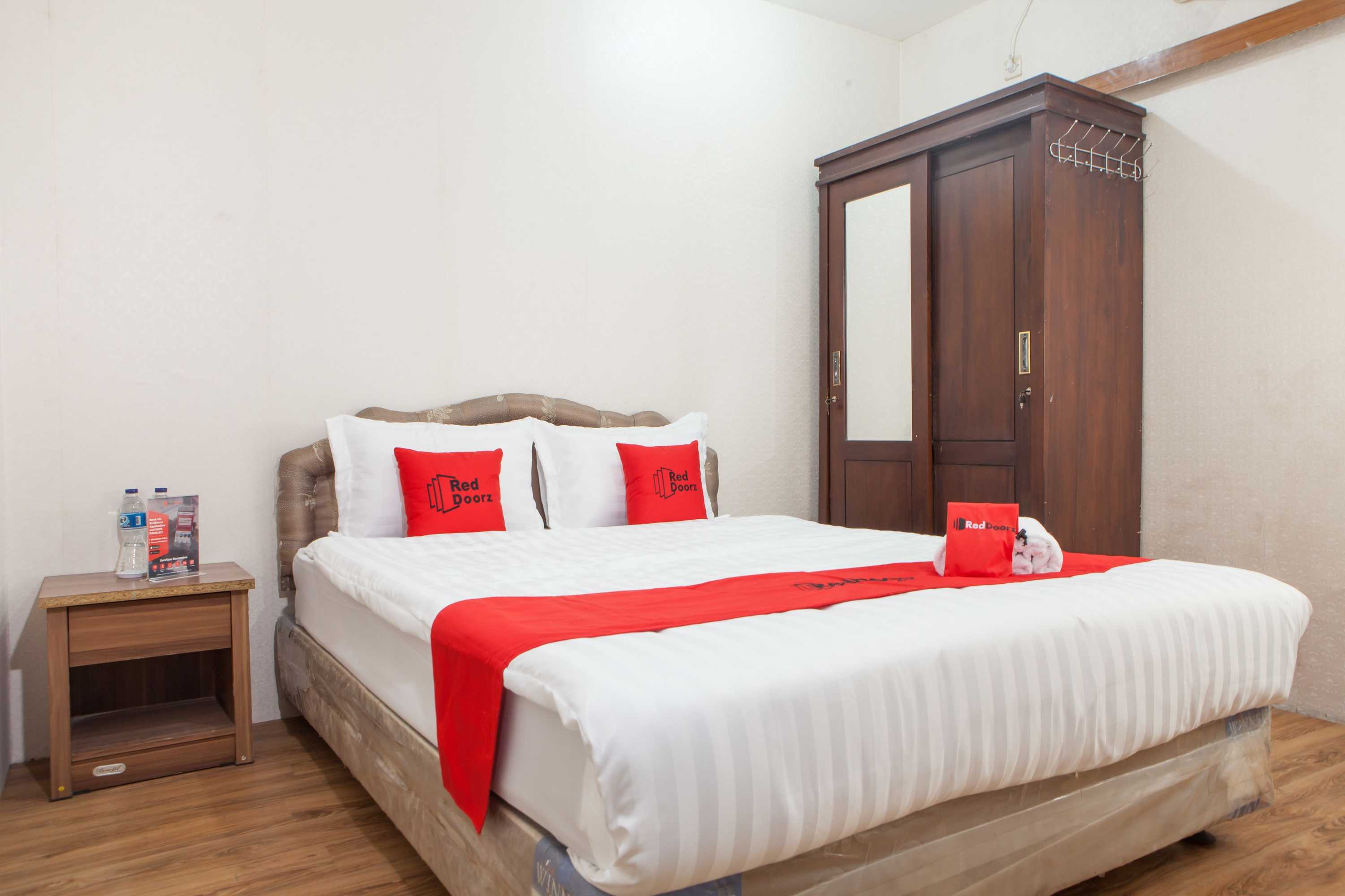 Gift card for Reddoorz Near Pelabuhan Tanjung Perak 2 Surabaya Gift card for Reddoorz Near Pelabuhan Tanjung Perak 2 Surabaya