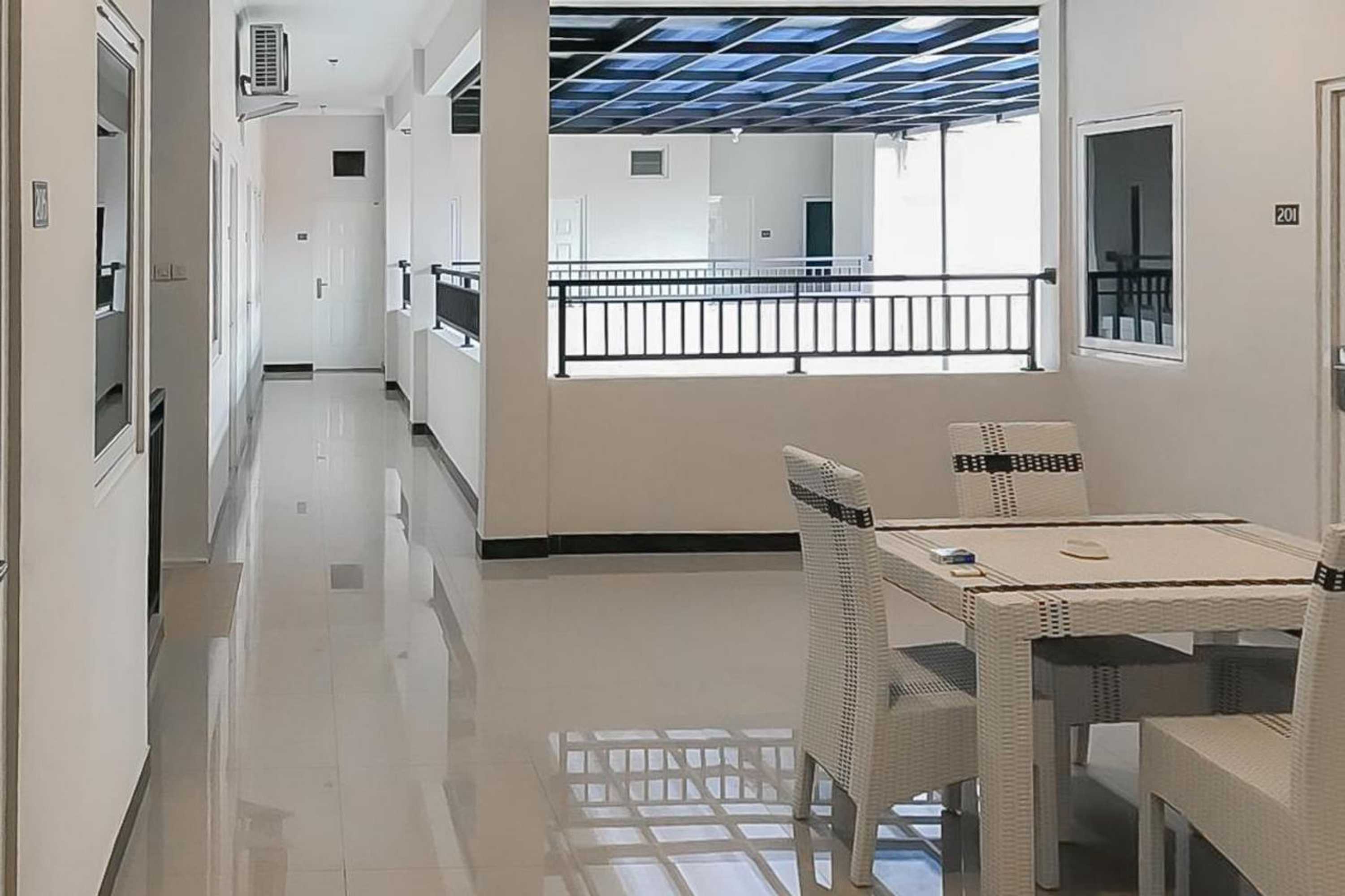 Gift card for Waringin Guest House Tegal Mitra Reddoorz Gift card for Waringin Guest House Tegal Mitra Reddoorz