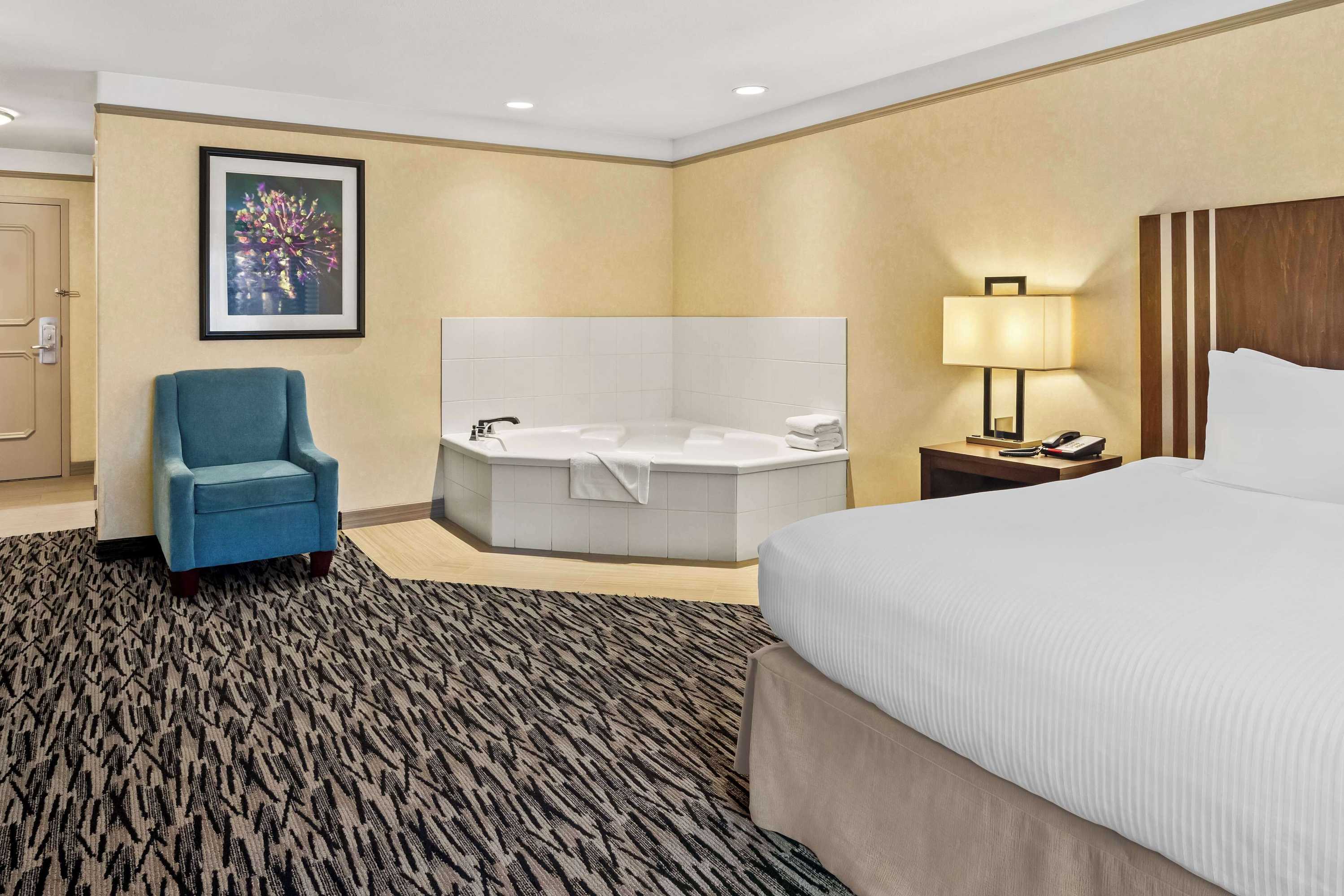 Gift card for Best Western Plus Pitt Meadows Inn & Suites Gift card for Best Western Plus Pitt Meadows Inn & Suites