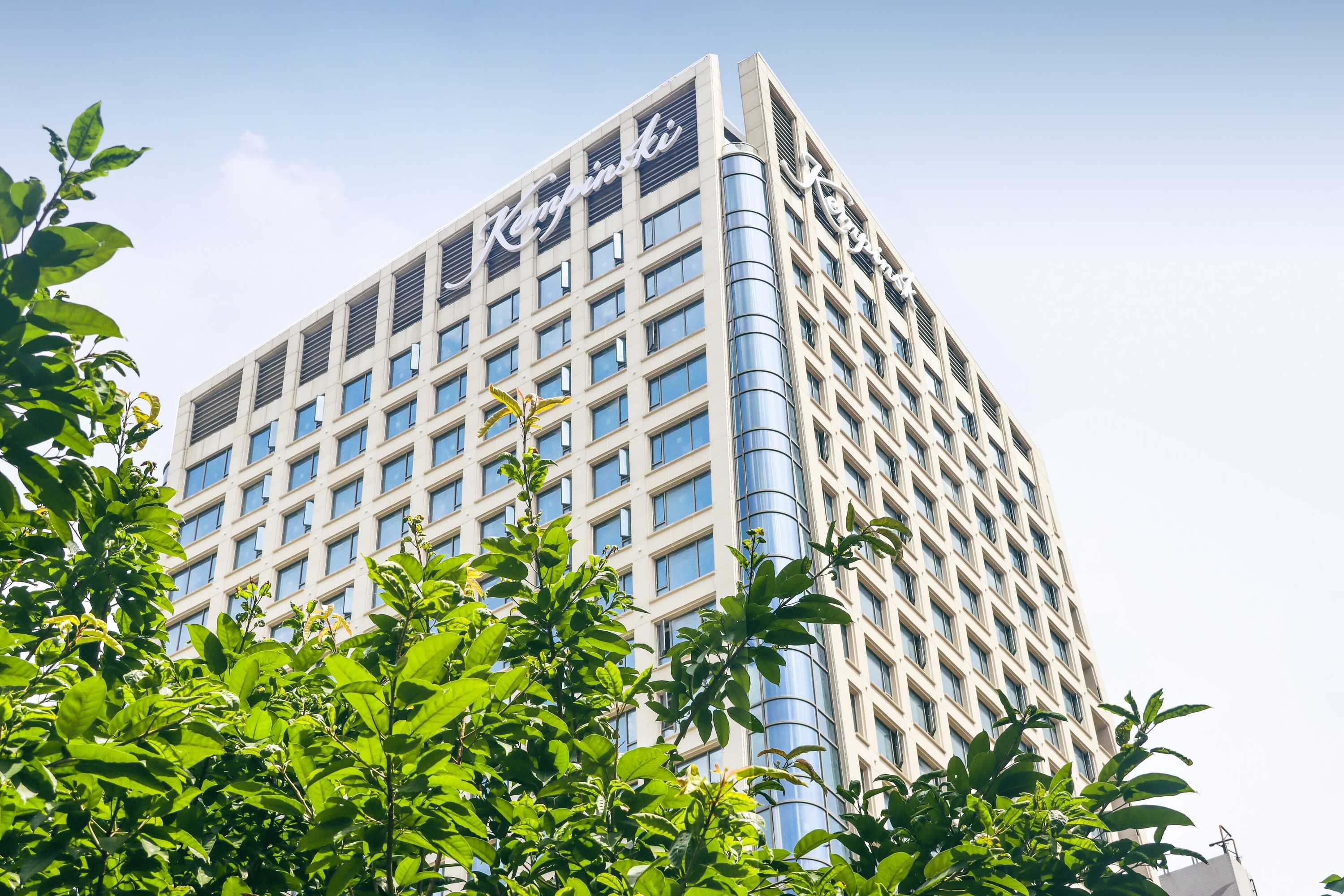Gift card for Kempinski Residences Guangzhou - Free Shuttle Between Hotel And Exhibition Center During Canton Fair & Exhibitor Registration Counter Gift card for Kempinski Residences Guangzhou - Free Shuttle Between Hotel And Exhibition Center During Canton Fair & Exhibitor Registration Counter