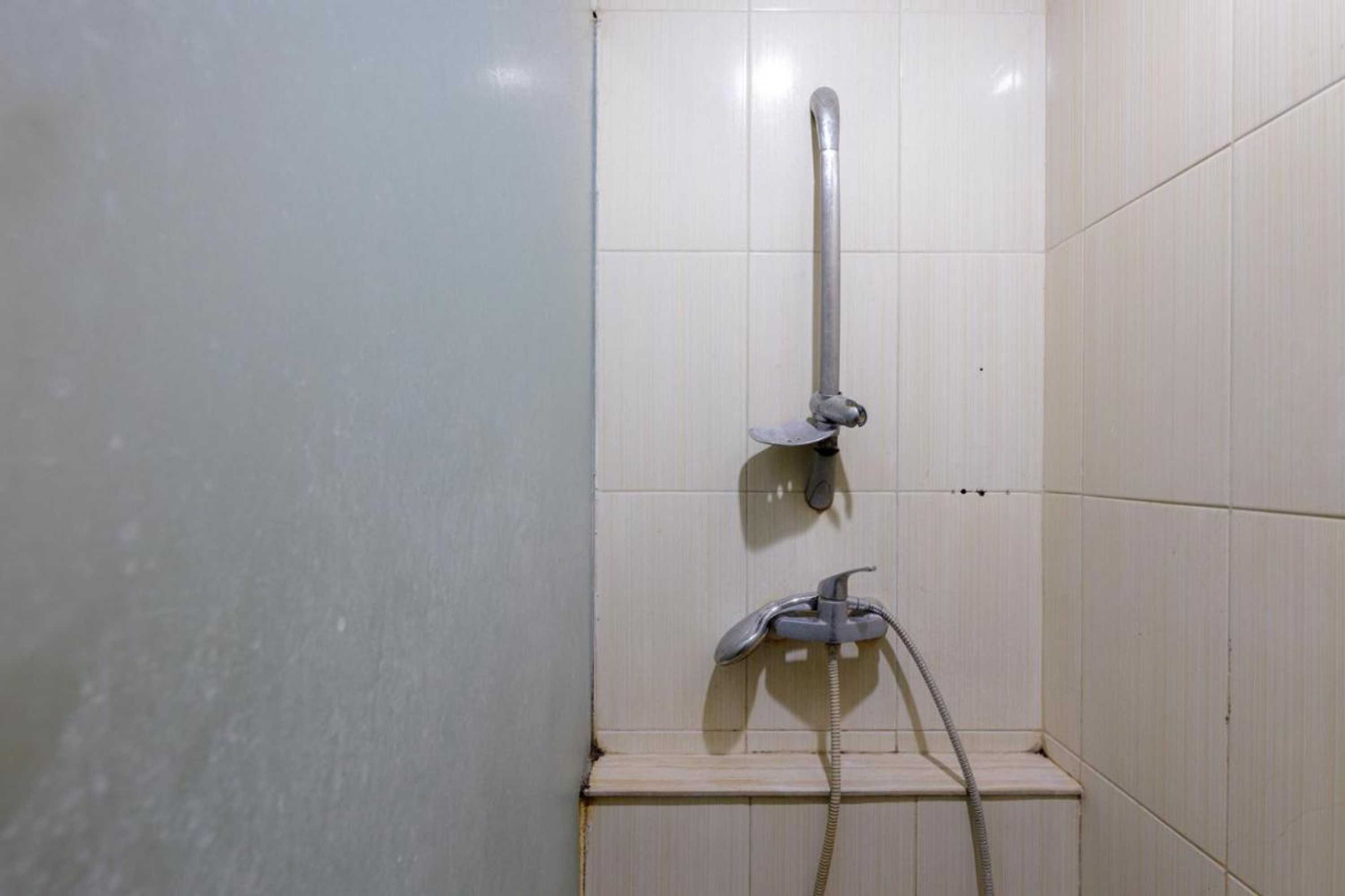 Gift card for Reddoorz Plus Near Simpang Tiga Tritayasa Cilegon