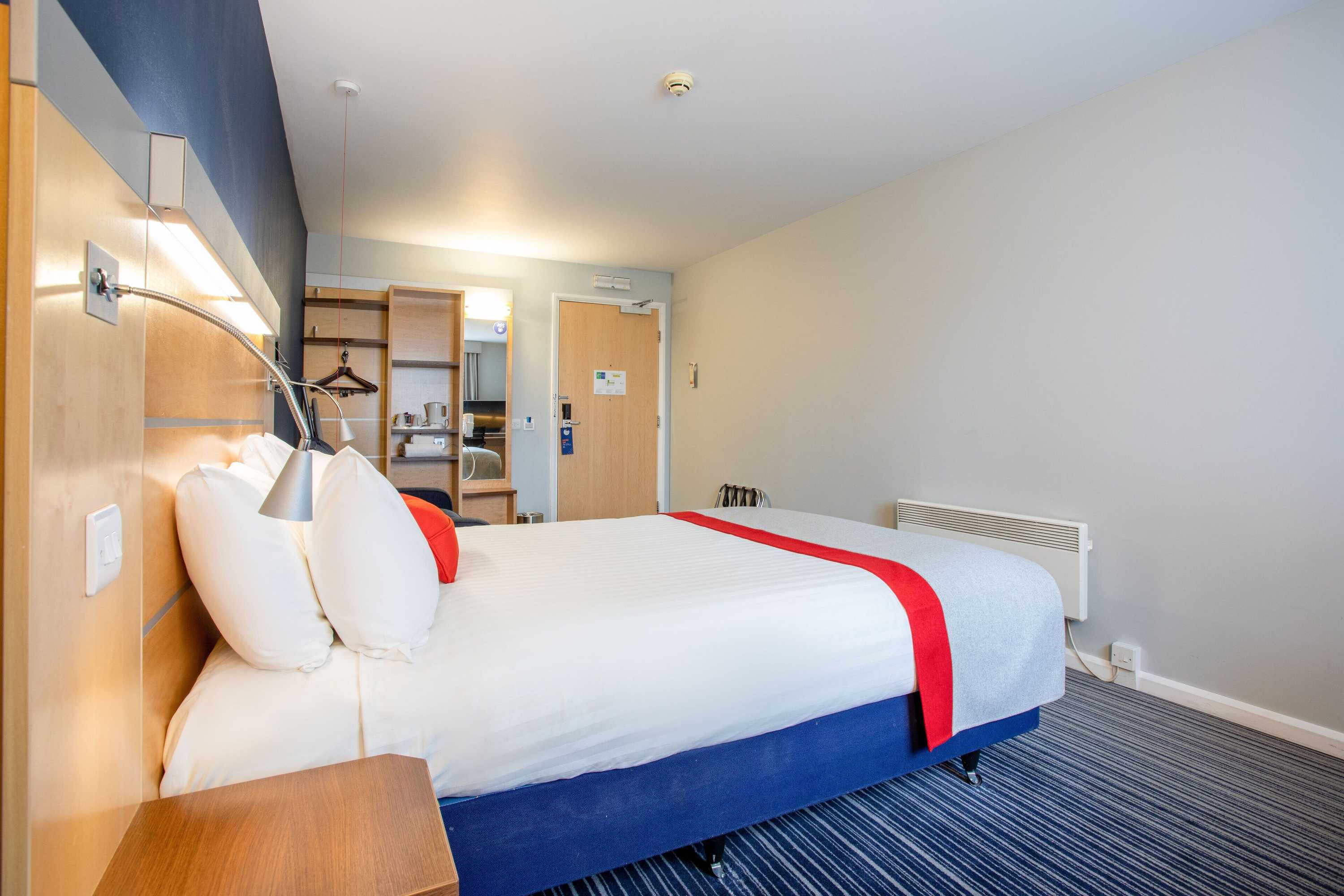 Gift card for Holiday Inn Express Dunfermline by Ihg Gift card for Holiday Inn Express Dunfermline by Ihg