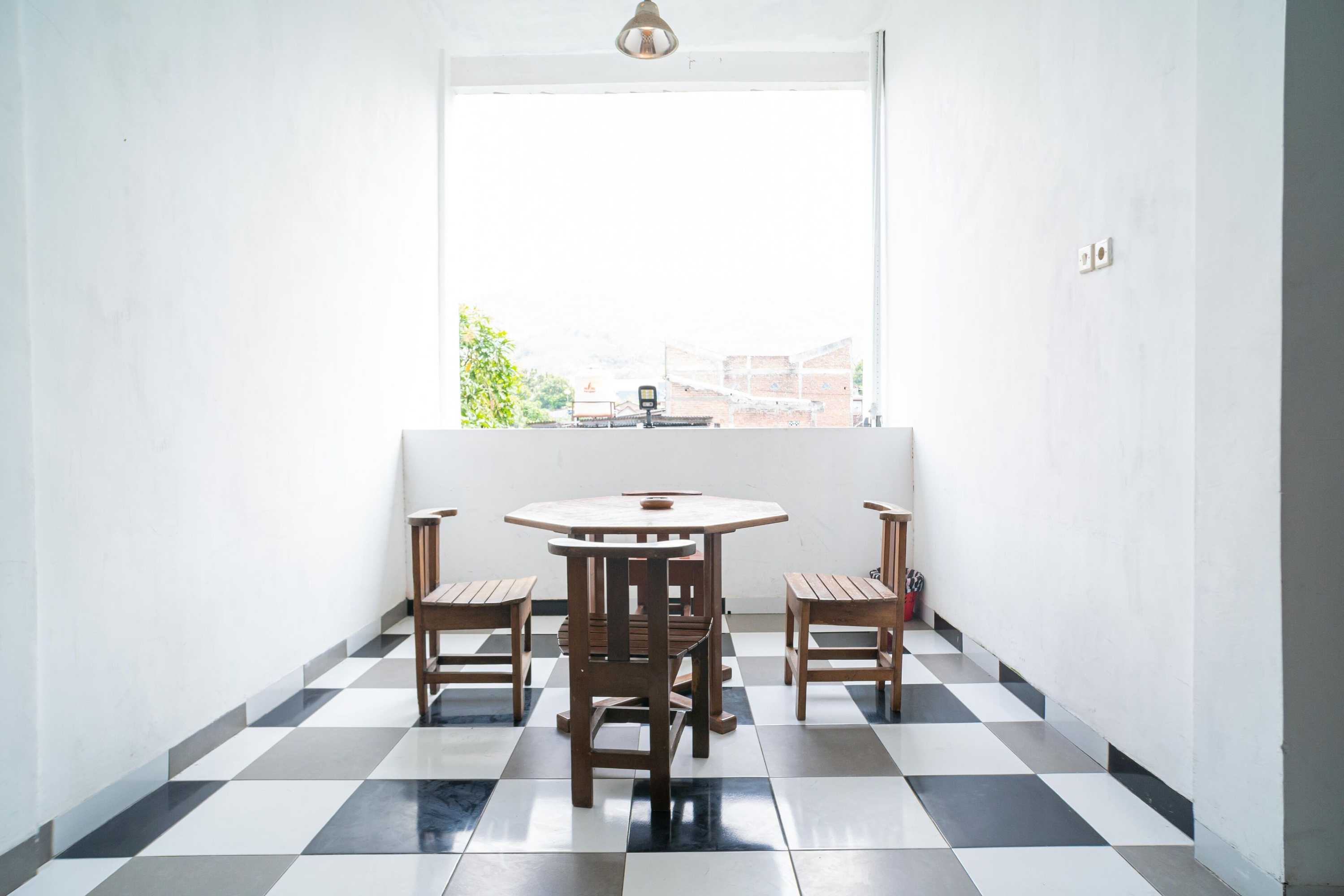 Gift card for Reddoorz Syariah @ Selomangleng Kediri