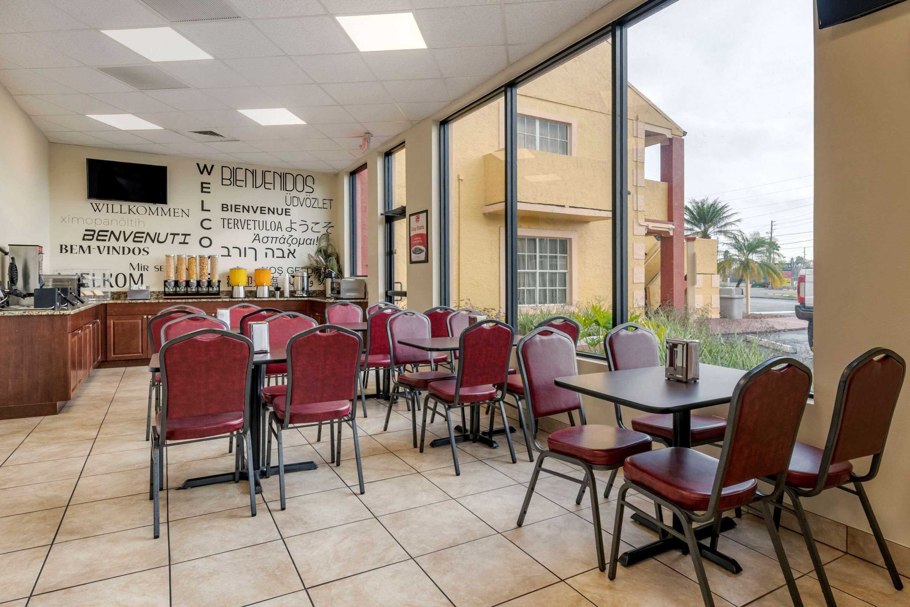 Gift card for Econo Lodge Inn & Suites Maingate Central Gift card for Econo Lodge Inn & Suites Maingate Central