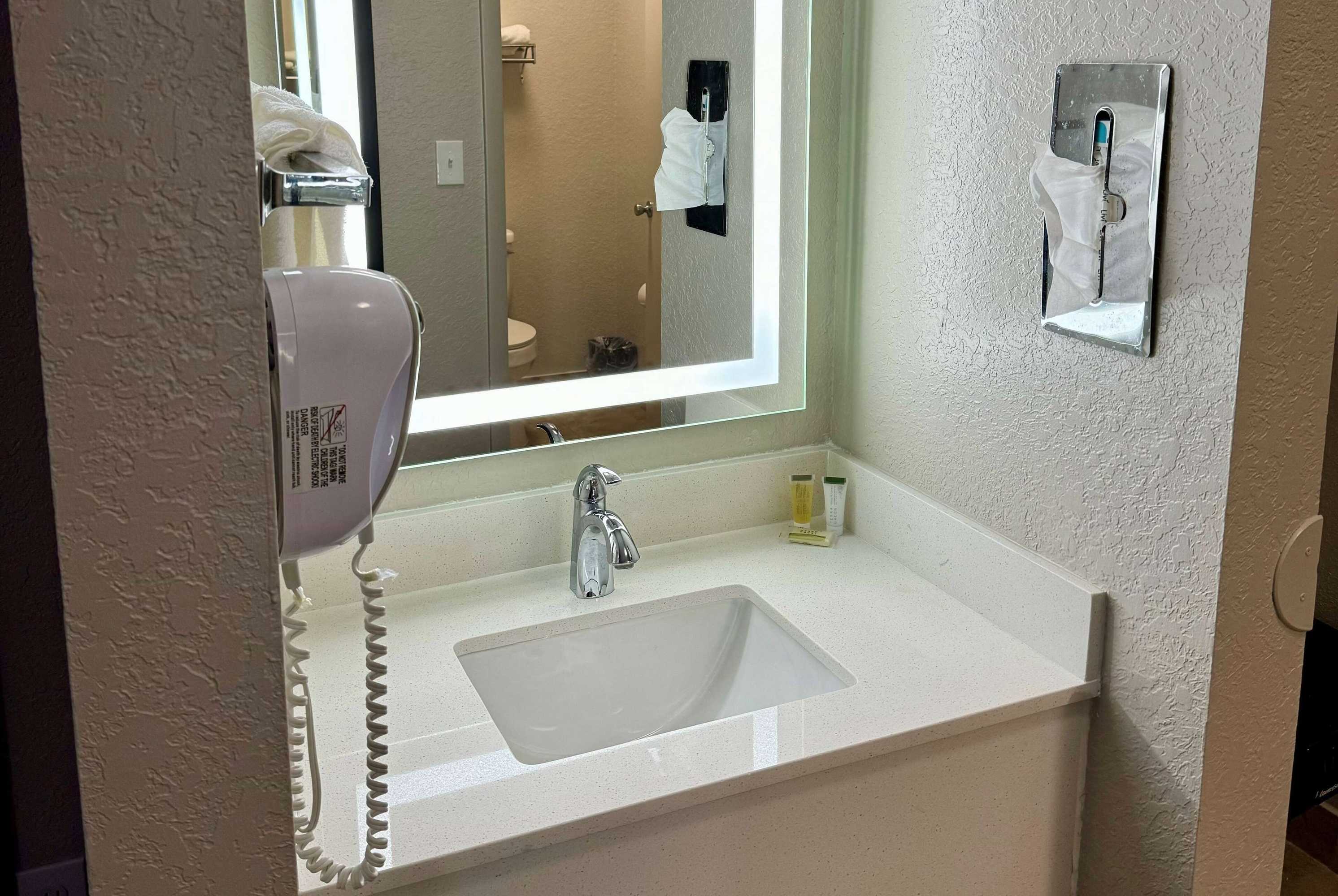 Gift card for Days Inn by Wyndham Sarasota I-75 Gift card for Days Inn by Wyndham Sarasota I-75
