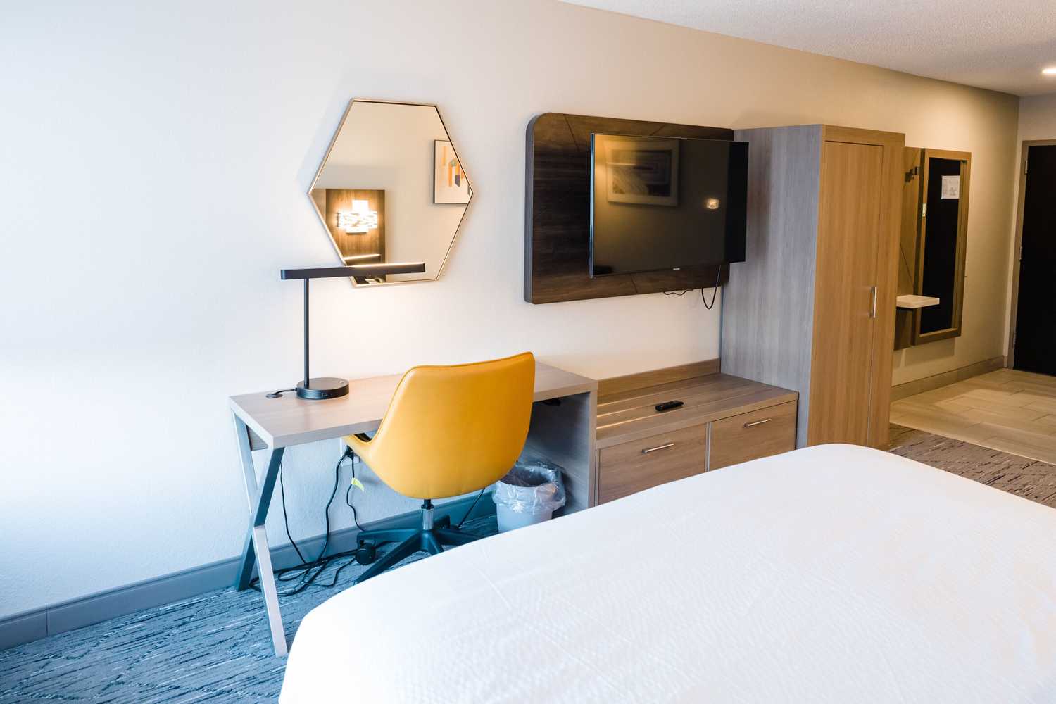 Gift card for Holiday Inn Express & Suites Knoxville-North-I-75 Exit 112 by Ihg Gift card for Holiday Inn Express & Suites Knoxville-North-I-75 Exit 112 by Ihg