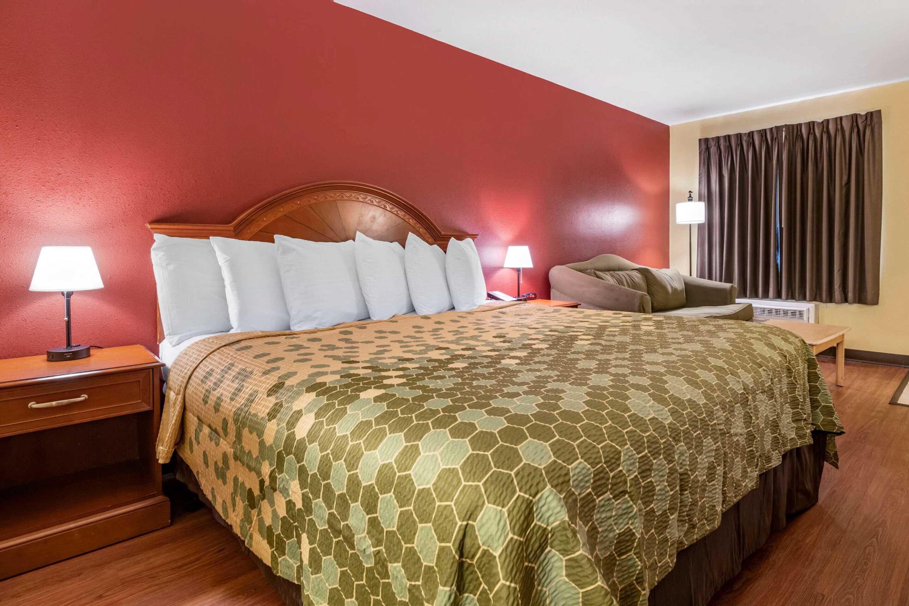 Gift card for Econo Lodge Inn & Suites Maingate Central Gift card for Econo Lodge Inn & Suites Maingate Central