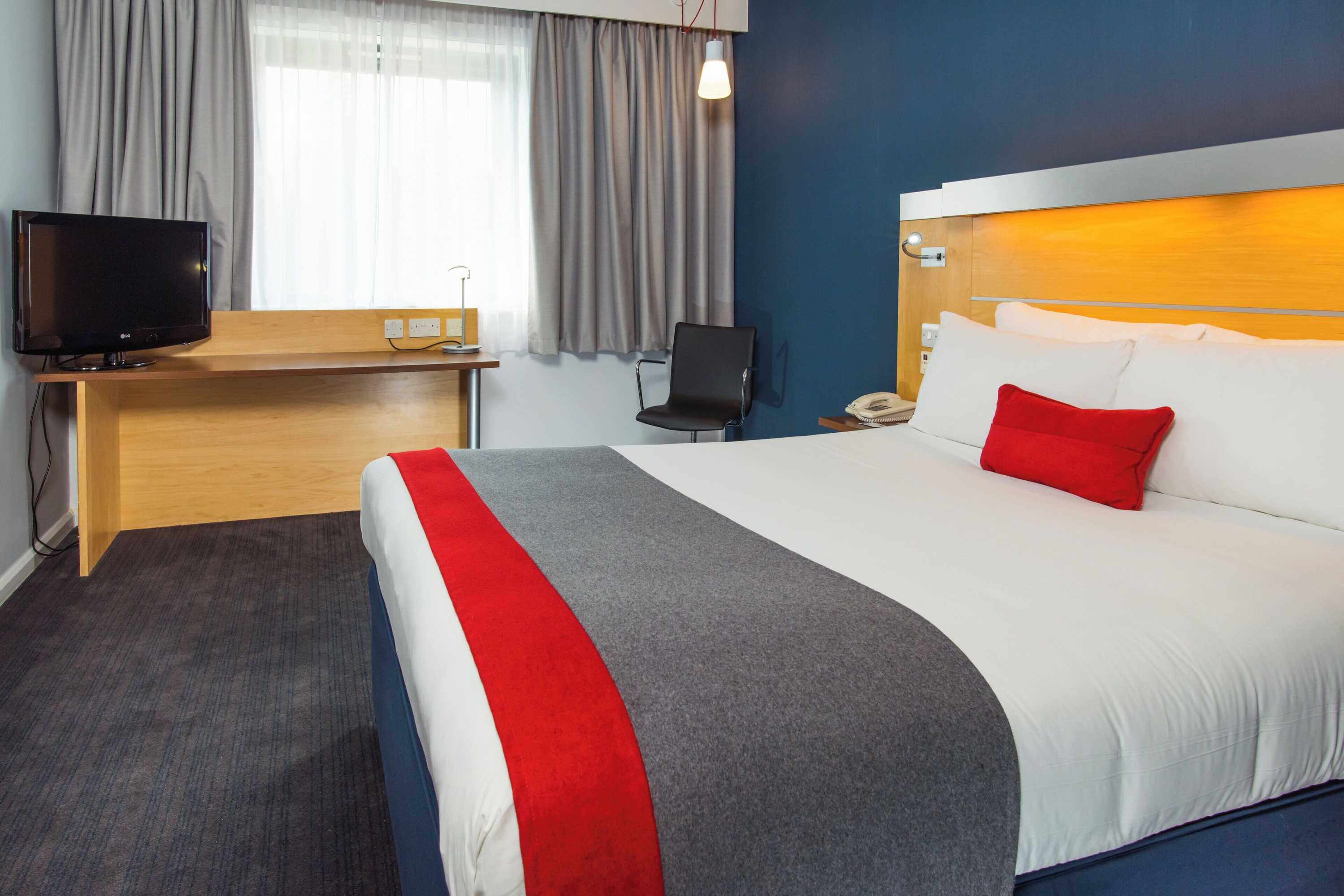 Gift card for Holiday Inn Express Hemel Hempstead by Ihg Gift card for Holiday Inn Express Hemel Hempstead by Ihg