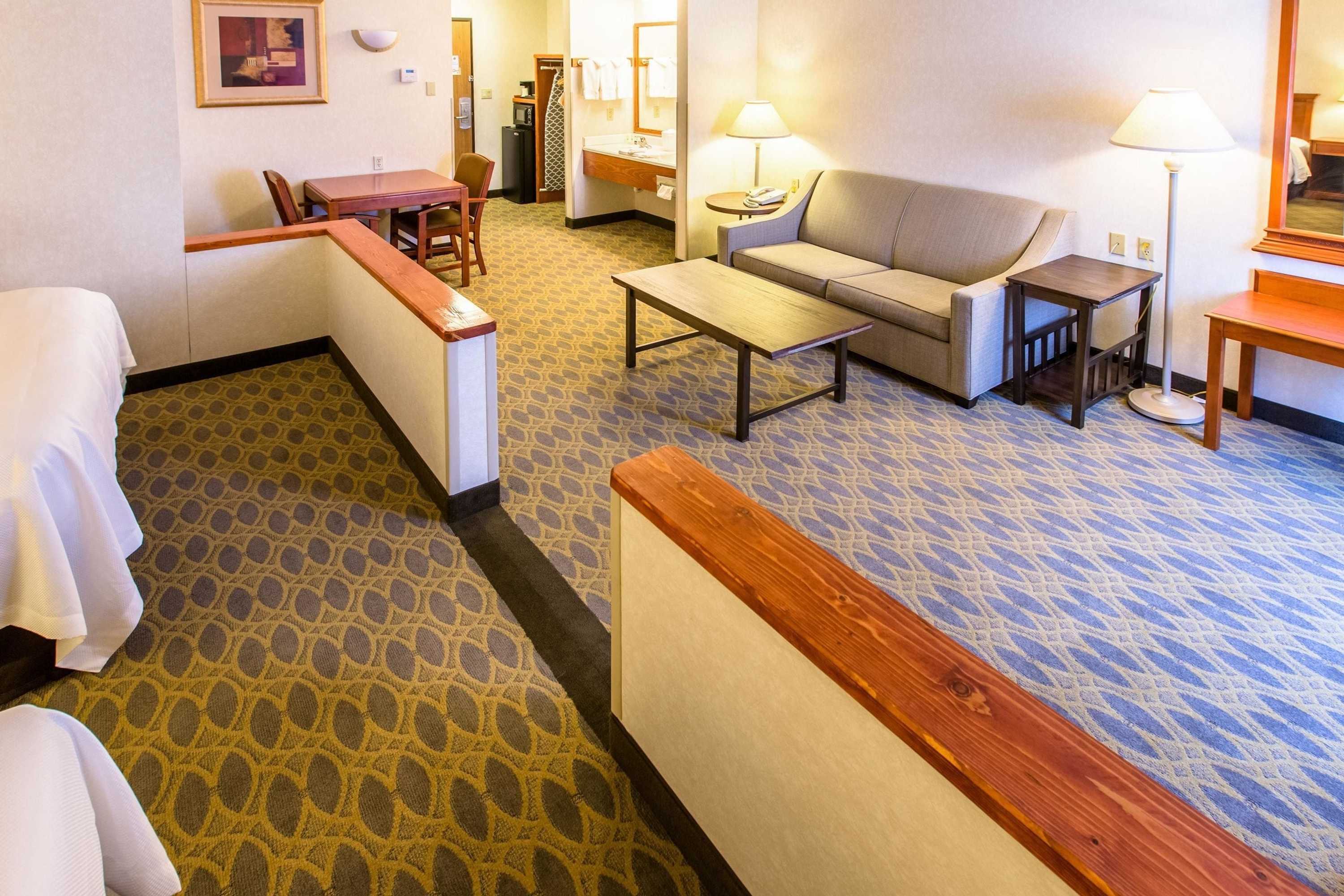 Gift card for Quality Inn & Suites University Gift card for Quality Inn & Suites University