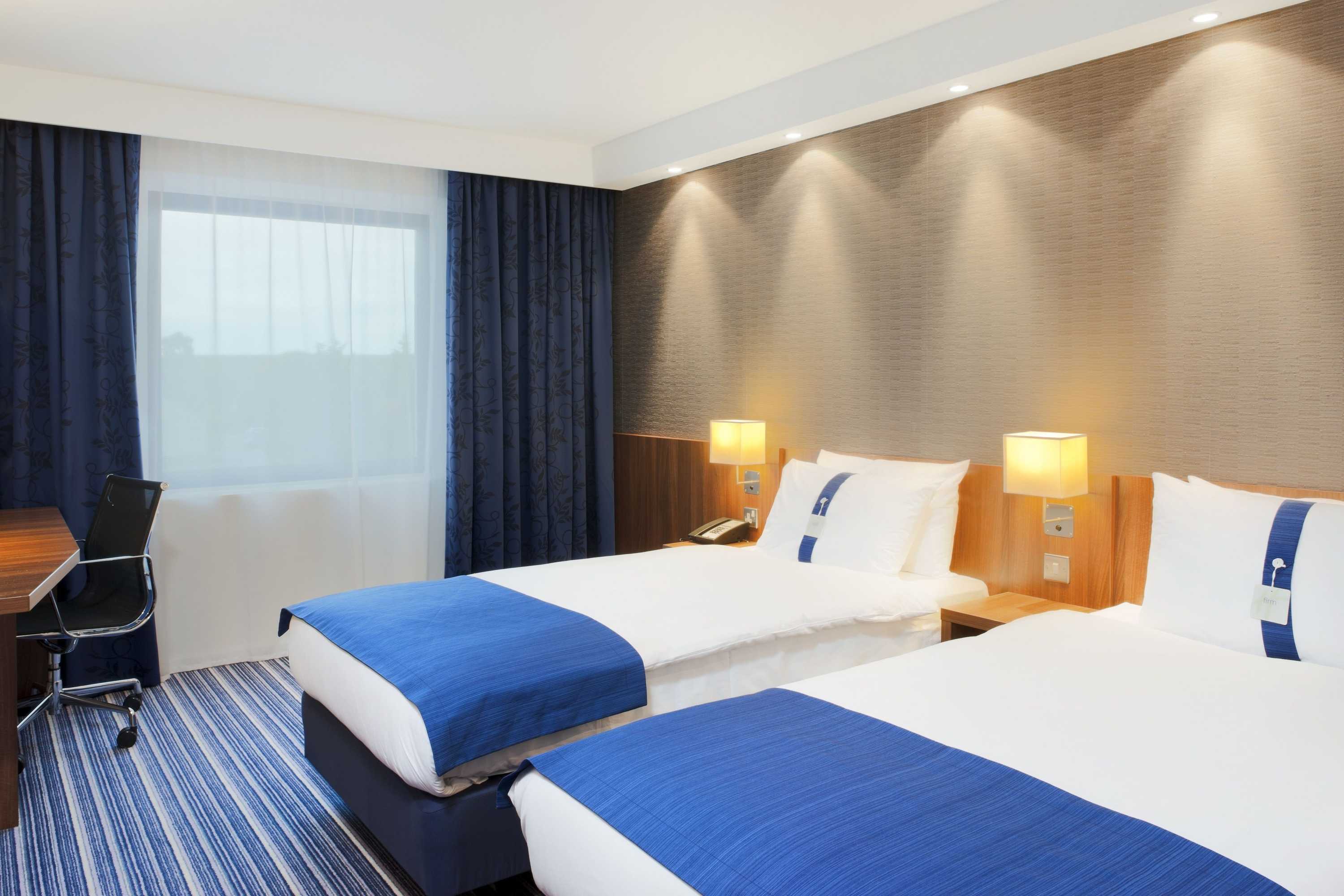 Gift card for Holiday Inn Express London Heathrow T5 by Ihg Gift card for Holiday Inn Express London Heathrow T5 by Ihg