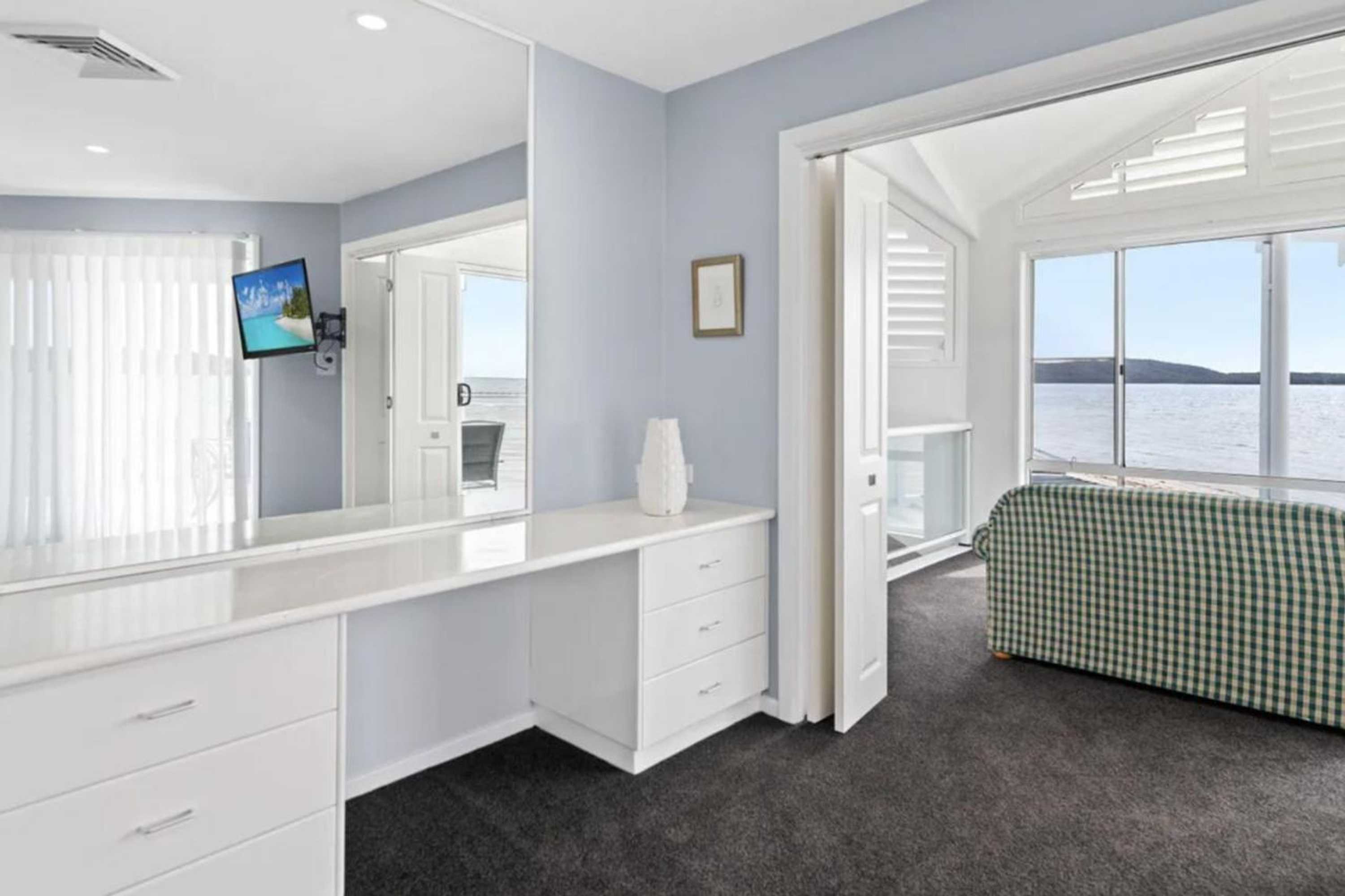 Gift card for Waterfront Wonderland 41 Foreshore Dr Stunning House With a Lift Linen Wi Fi And Ducted Air Conditioning Gift card for Waterfront Wonderland 41 Foreshore Dr Stunning House With a Lift Linen Wi Fi And Ducted Air Conditioning