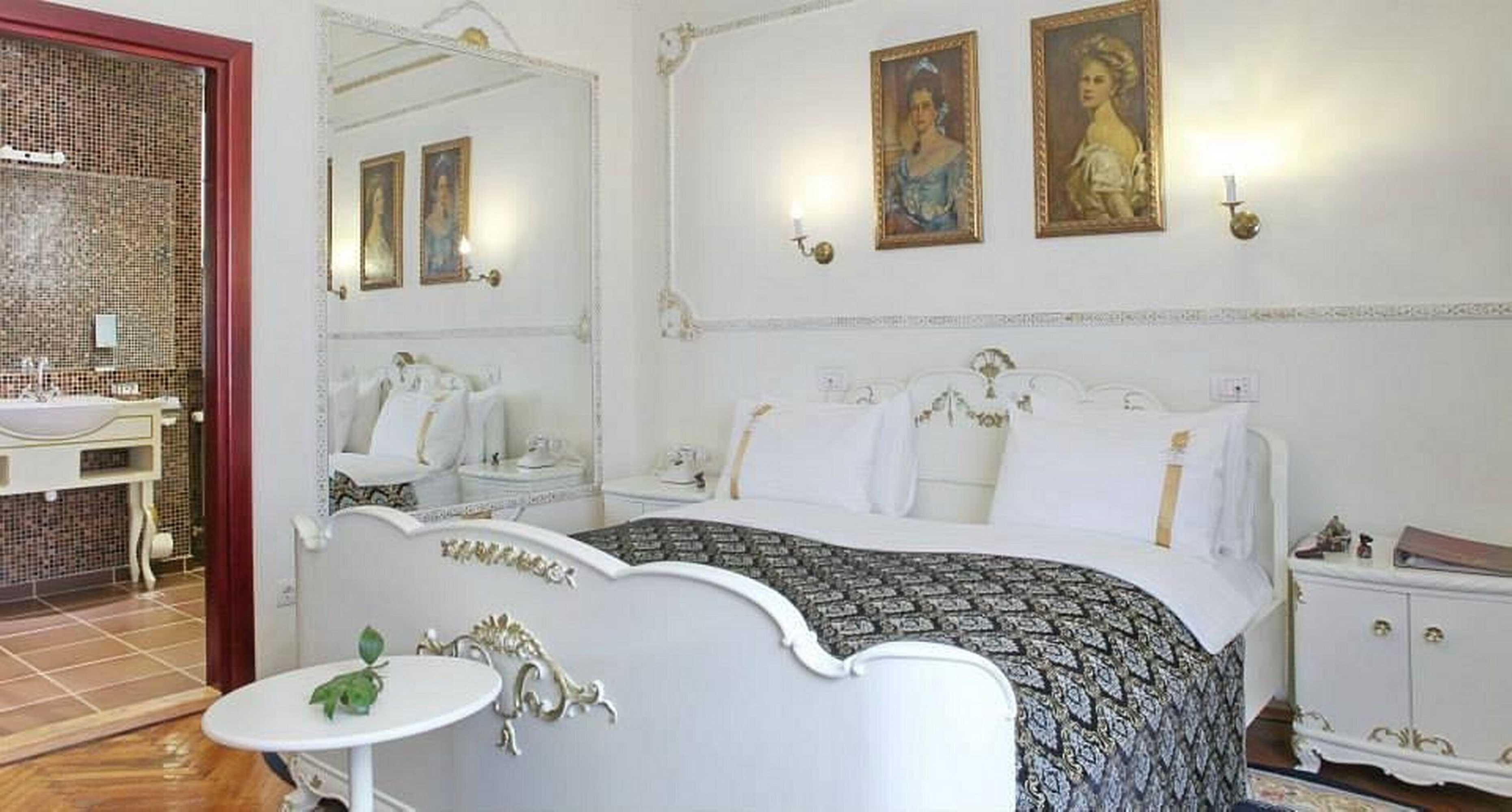 Gift card for Queen's Astoria Design Hotel