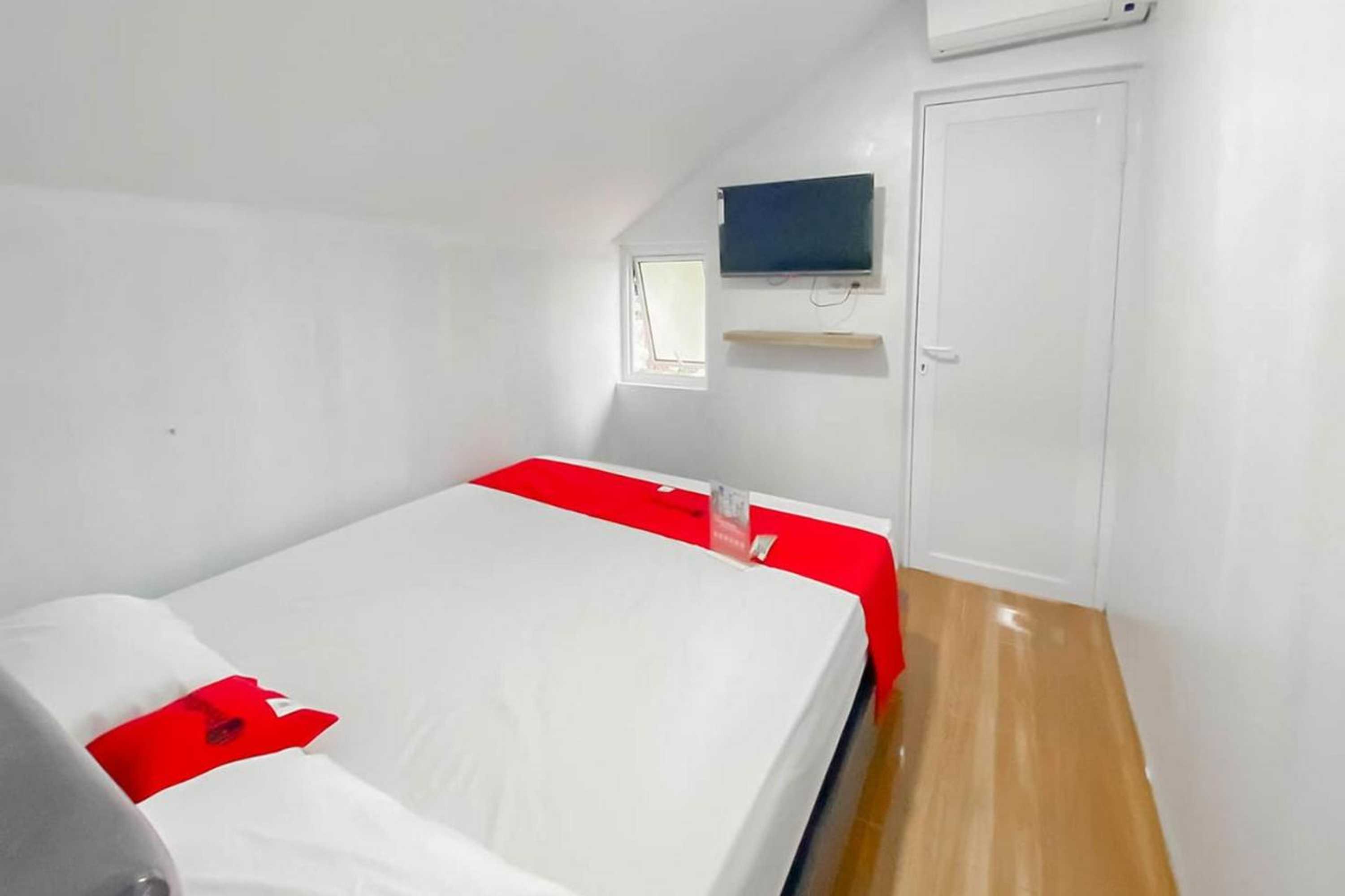 Gift card for Reddoorz Syariah Plus At Cipanas Cianjur