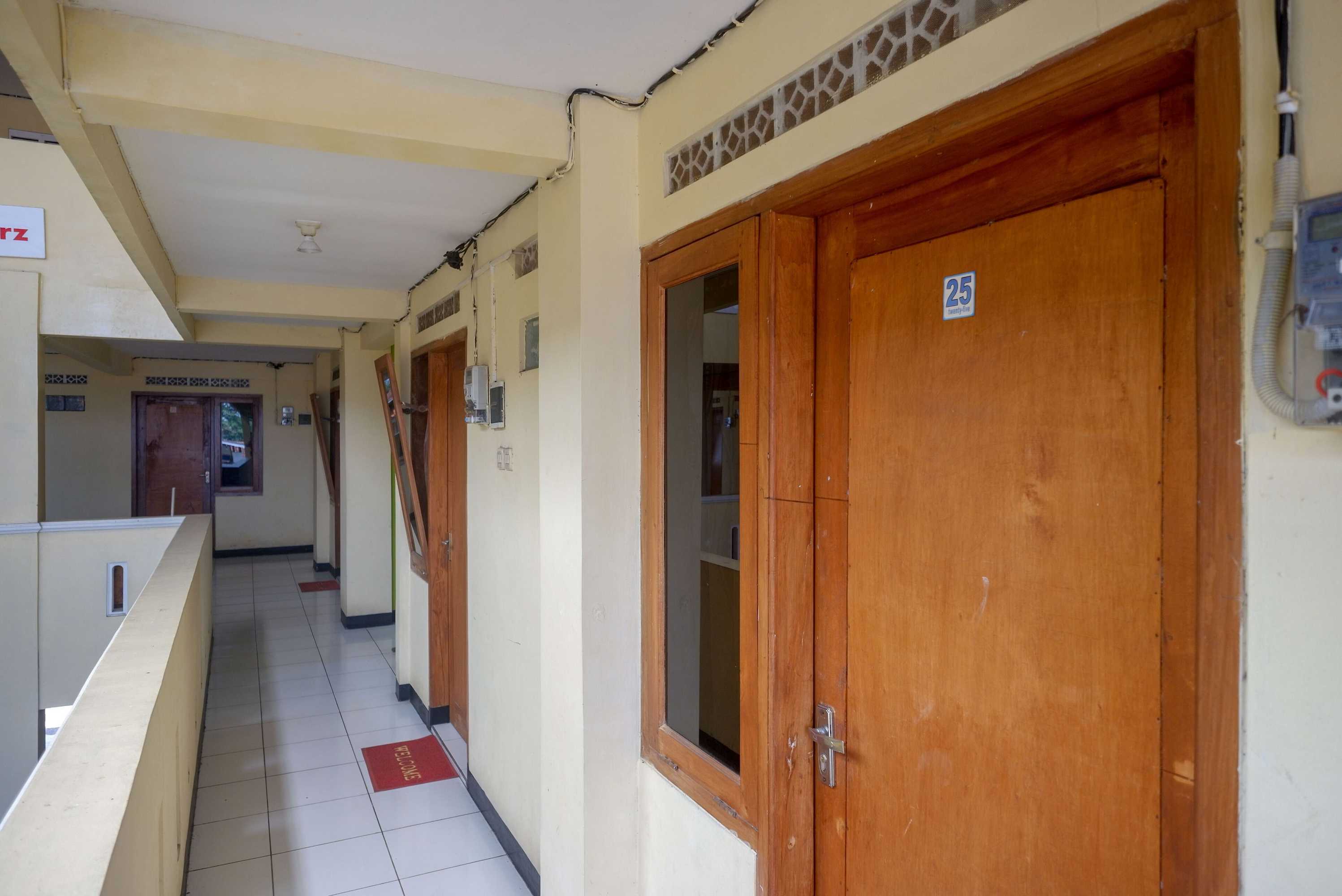 Gift card for Reddoorz Syariah Near Gor Satria 4