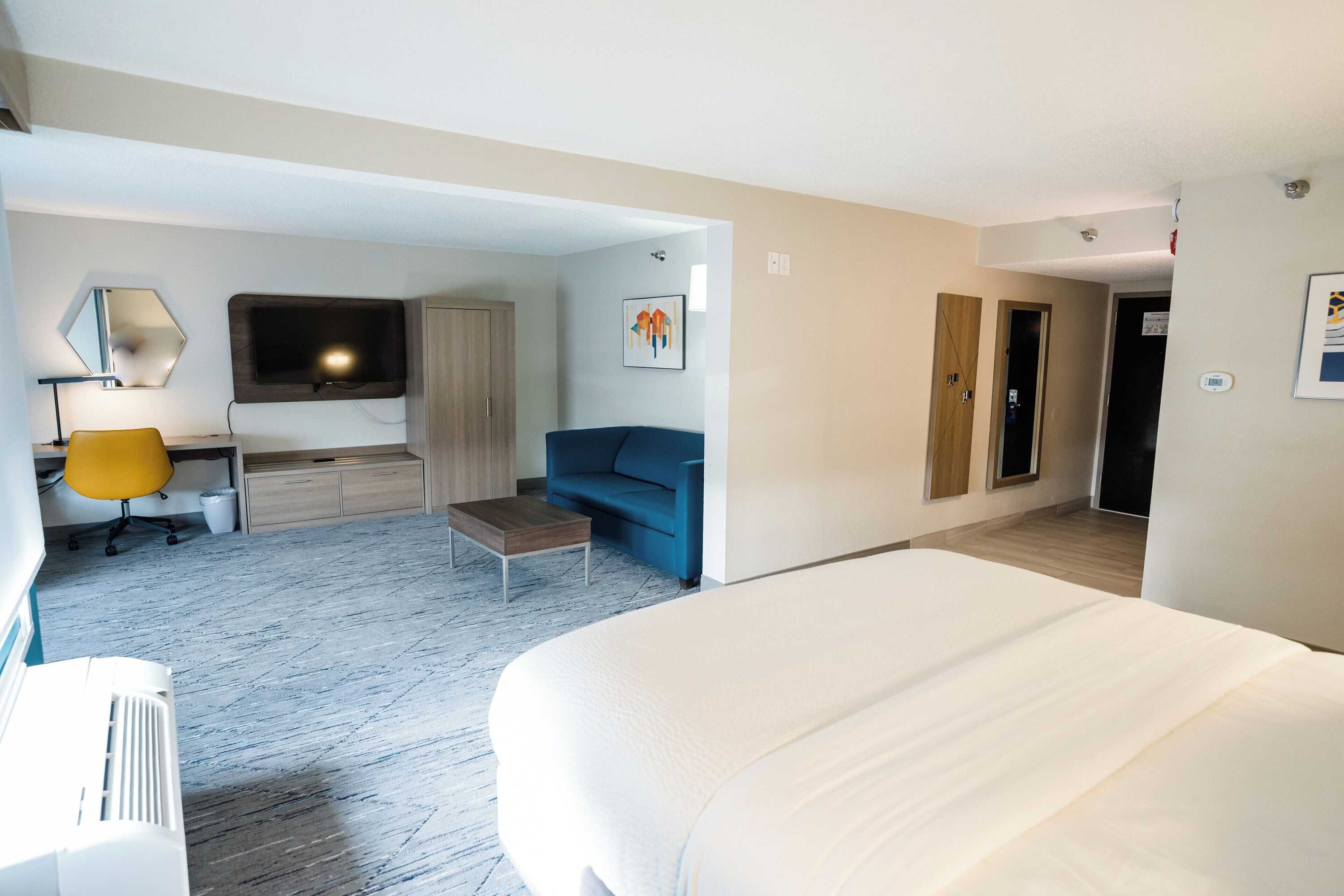 Gift card for Holiday Inn Express & Suites Knoxville-North-I-75 Exit 112 by Ihg Gift card for Holiday Inn Express & Suites Knoxville-North-I-75 Exit 112 by Ihg