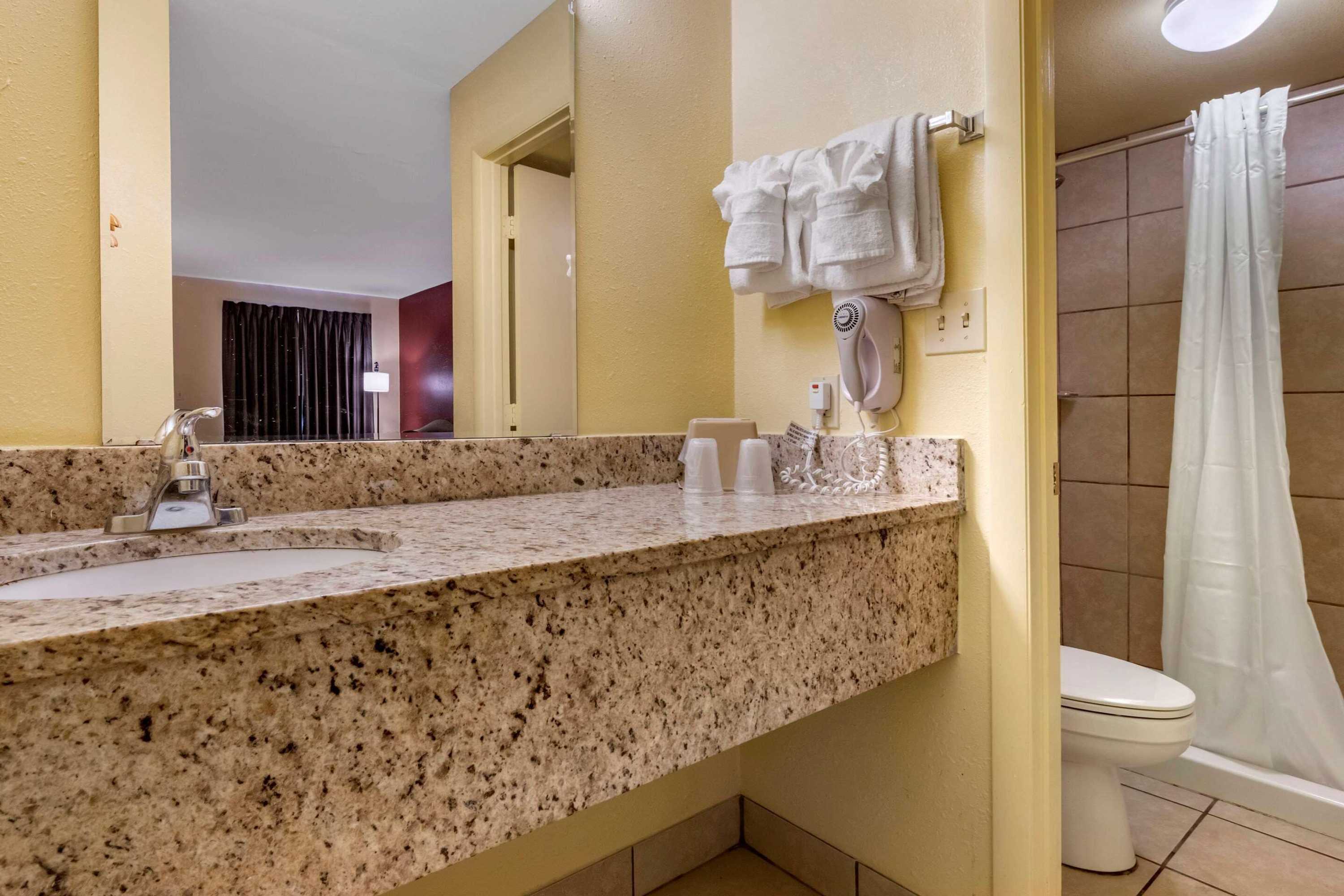 Gift card for Econo Lodge Inn & Suites Maingate Central Gift card for Econo Lodge Inn & Suites Maingate Central