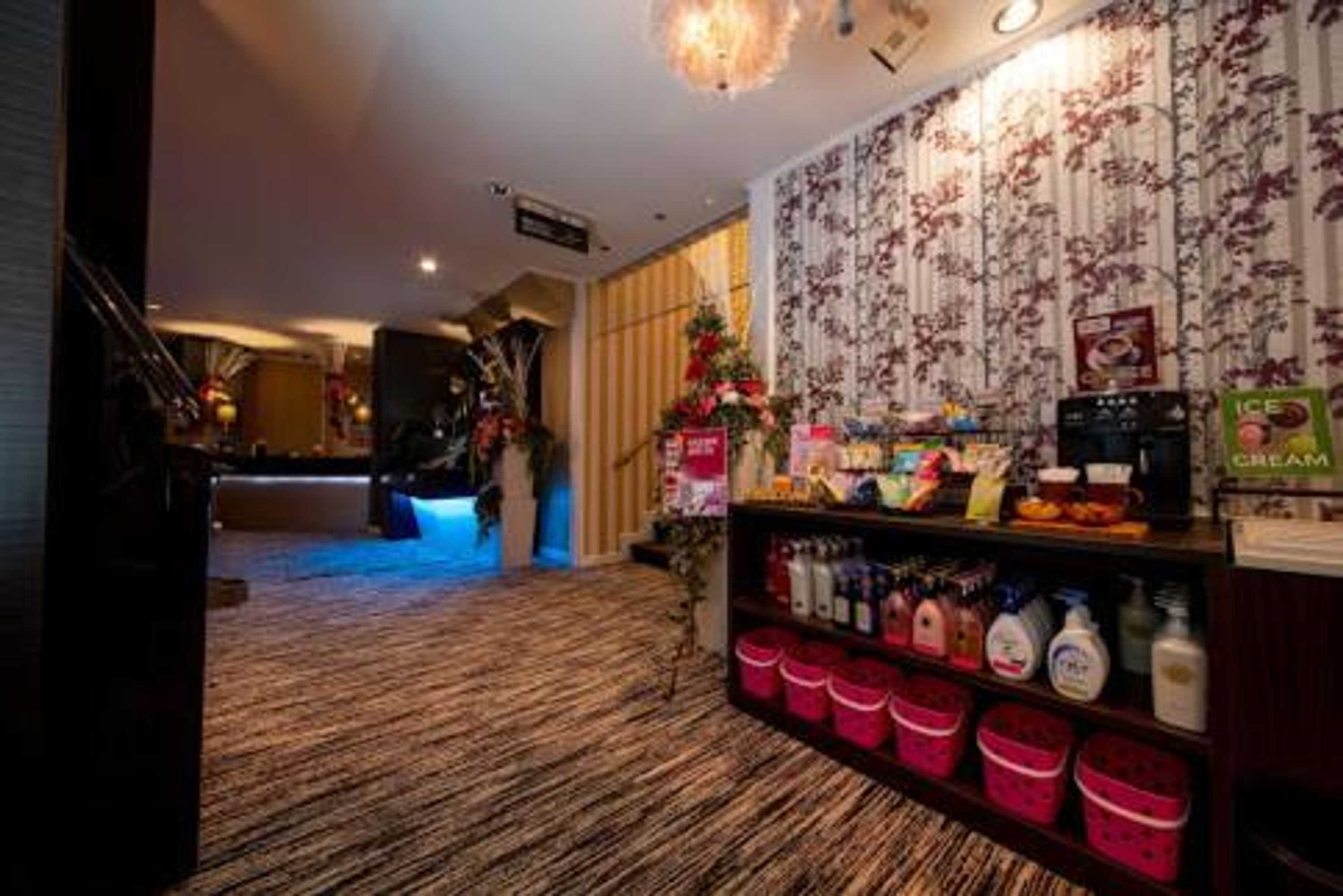 Gift card for Hotel Brooks (adult Only )