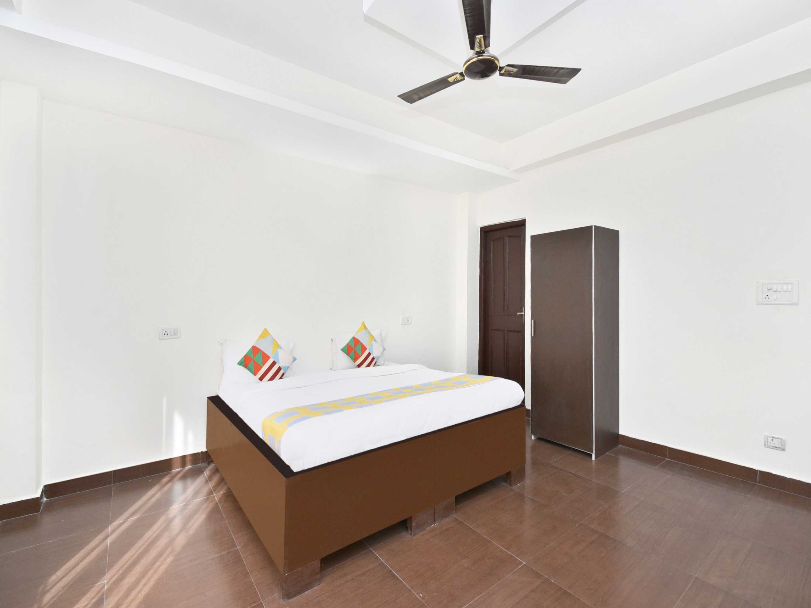 Gift card for Oyo 13878 Home Spacious 3bhk Kumarhatti