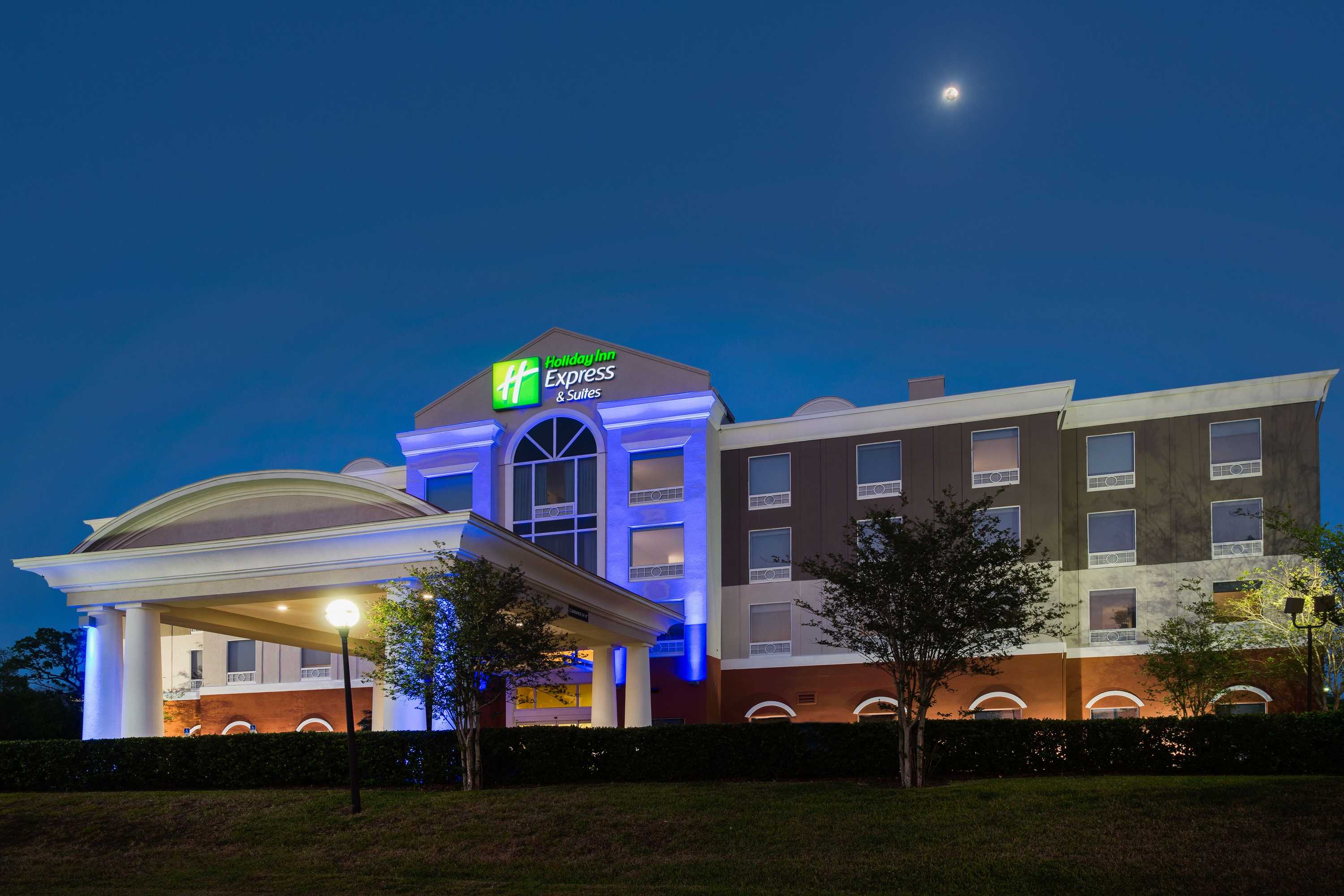 Gift card for Holiday Inn Express Hotel & Suites Tampa-Fairgrounds-Casino by Ihg Gift card for Holiday Inn Express Hotel & Suites Tampa-Fairgrounds-Casino by Ihg