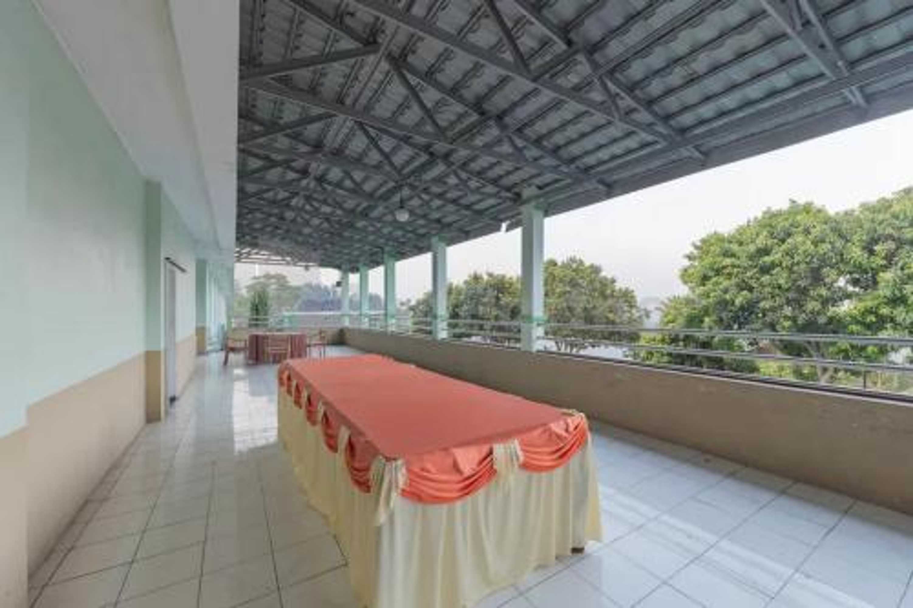 Gift card for Ayong Linggarjati Kuningan Mitra Reddoorz Gift card for Ayong Linggarjati Kuningan Mitra Reddoorz