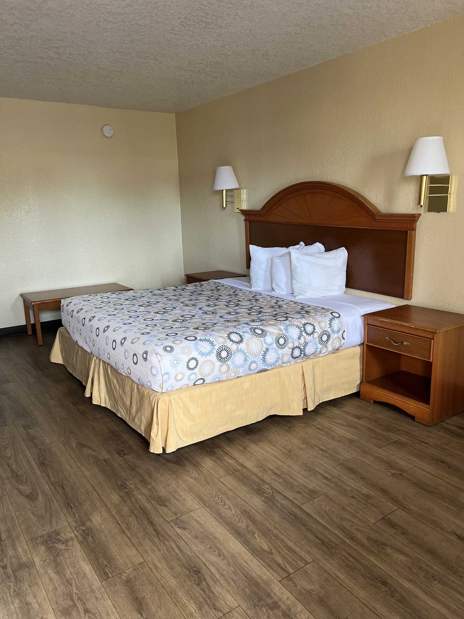 Gift card for Hole Inn The Wall Hotel - Fort Walton Beach - Sunset Plaza - Nearby Beaches & Hurlburt Gift card for Hole Inn The Wall Hotel - Fort Walton Beach - Sunset Plaza - Nearby Beaches & Hurlburt