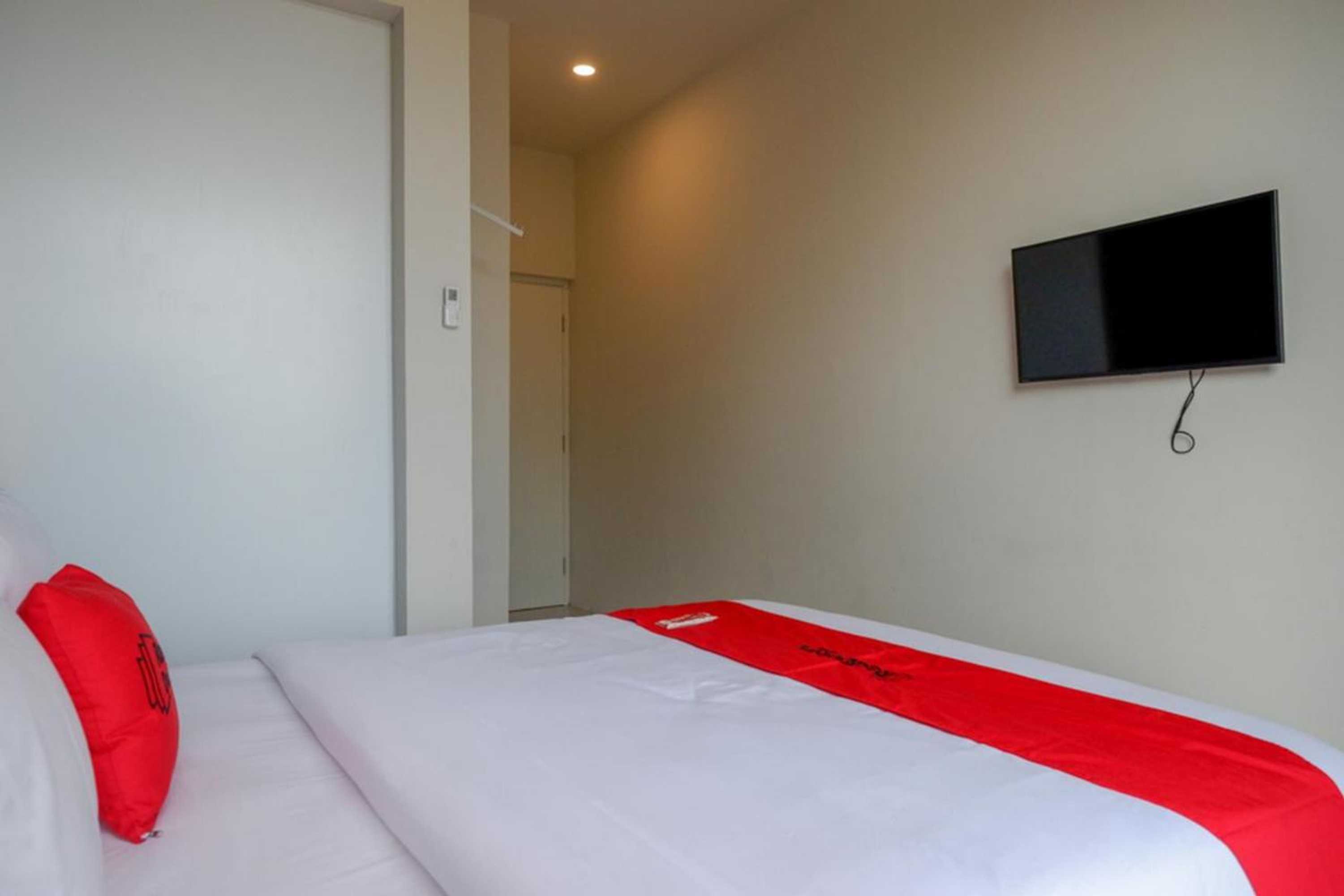 Gift card for Plus Near Solo Baru by Reddoorz