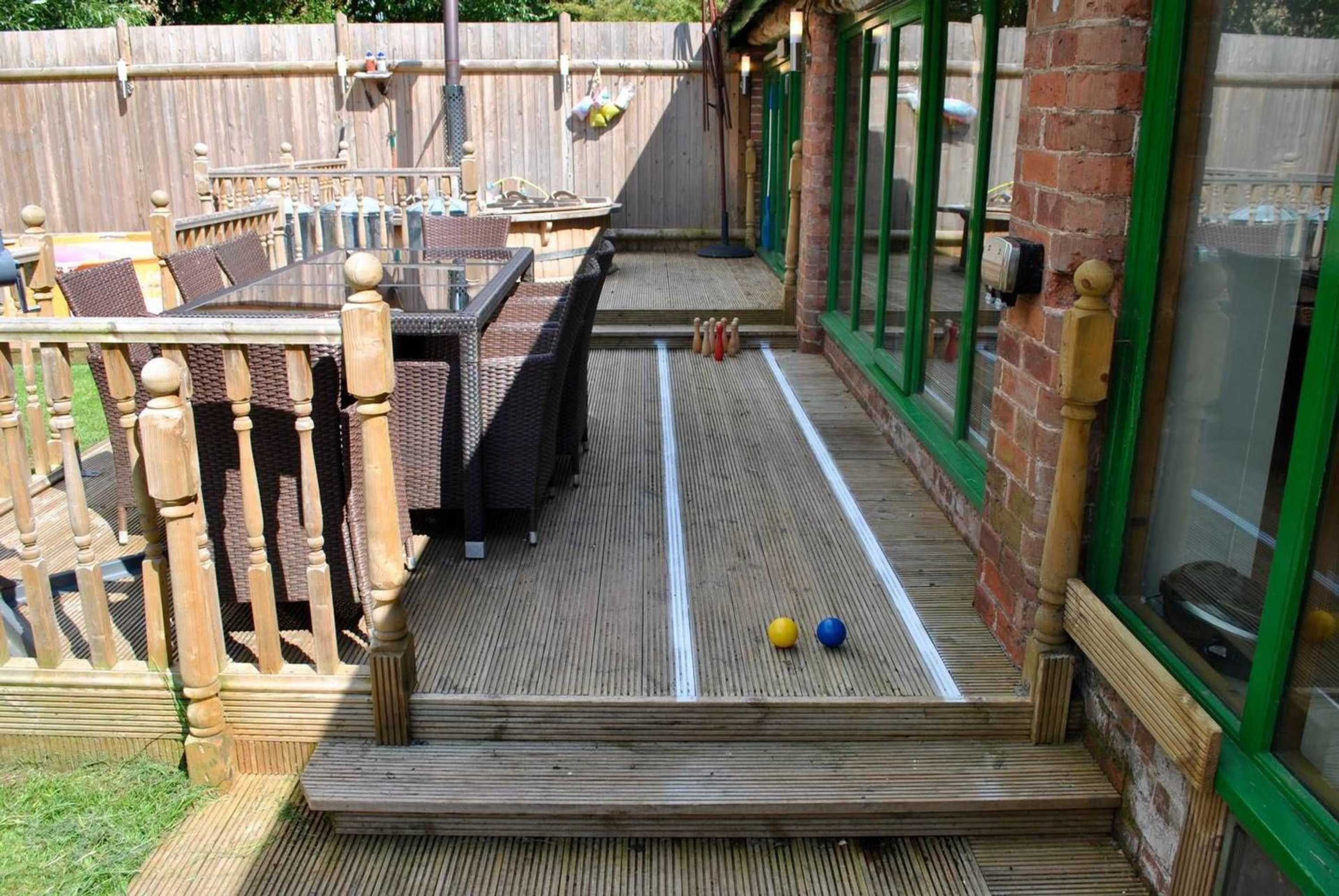 Gift card for Squirrel Barn. Hi-Spec. Hot Tub & Wifi. Sleeps 14 Gift card for Squirrel Barn. Hi-Spec. Hot Tub & Wifi. Sleeps 14
