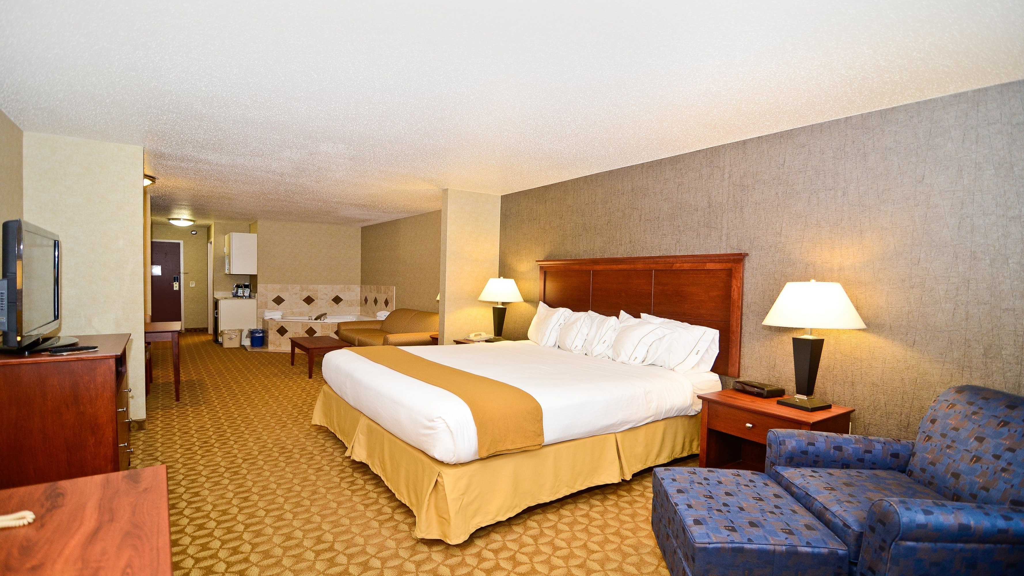 Gift card for Holiday Inn Express Hotel & Suites Fort Atkinson by Ihg Gift card for Holiday Inn Express Hotel & Suites Fort Atkinson by Ihg