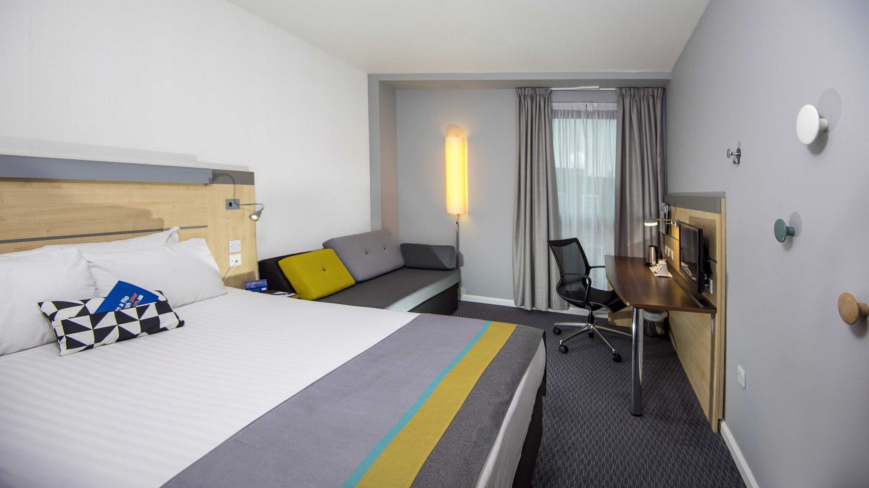 Gift card for Holiday Inn Express Hull City Centre by Ihg Gift card for Holiday Inn Express Hull City Centre by Ihg