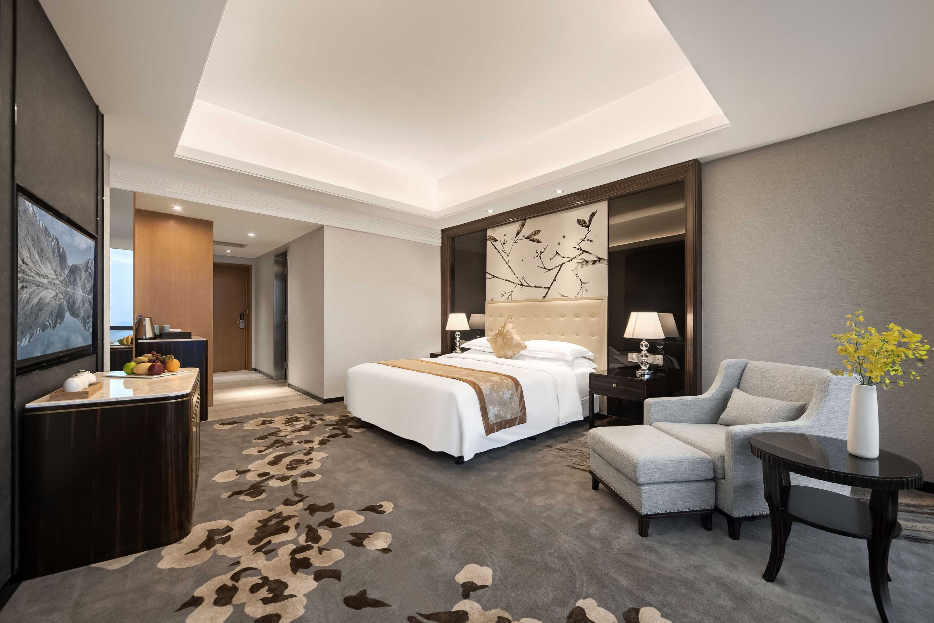 Gift card for Huaqiang Plaza Hotel Shenzhen, Enjoy Complimentary Mini Bar & Night Snack, Add Breakfast - Enjoy Complimentary Afternoon Tea Gift card for Huaqiang Plaza Hotel Shenzhen, Enjoy Complimentary Mini Bar & Night Snack, Add Breakfast - Enjoy Complimentary Afternoon Tea