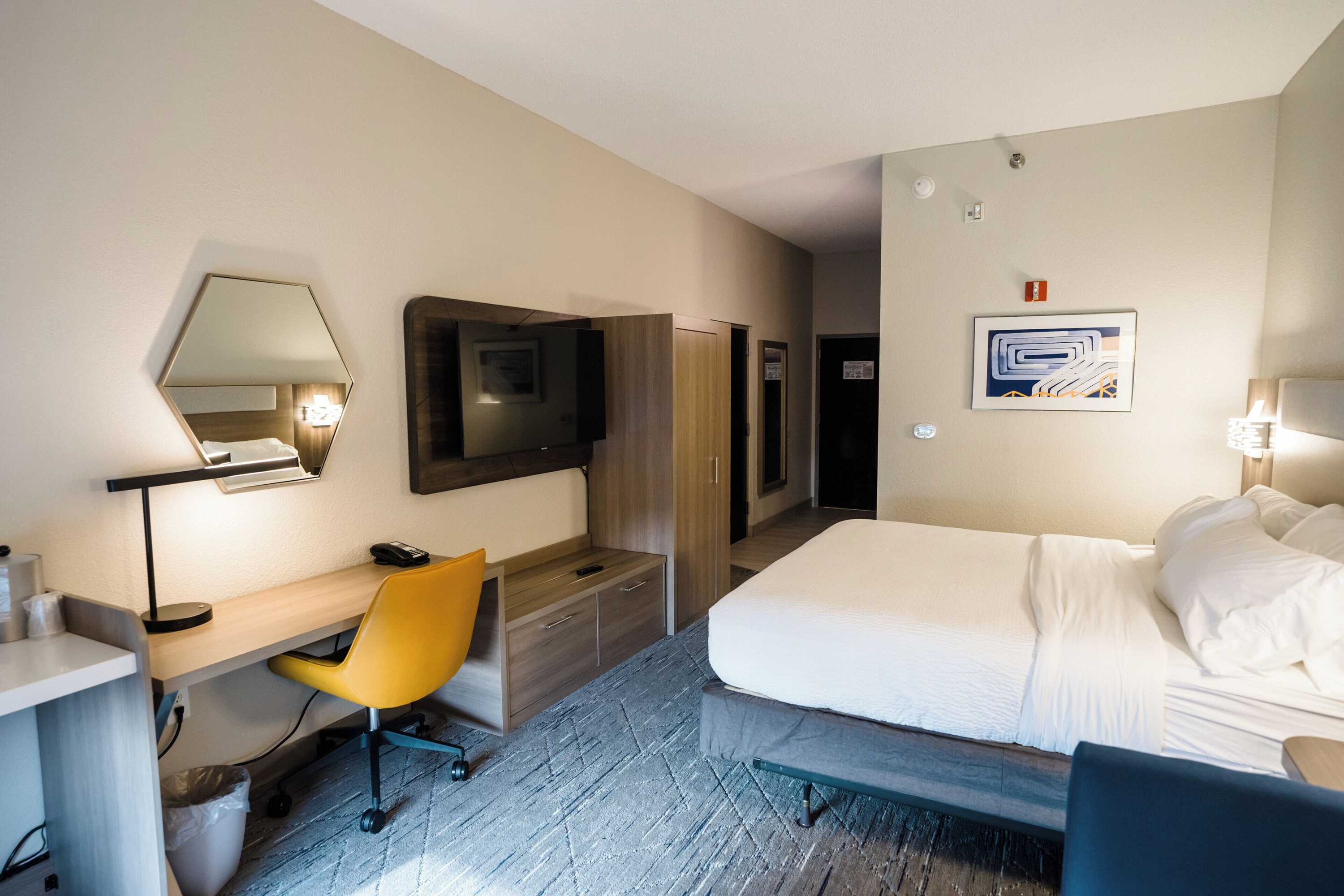 Gift card for Holiday Inn Express & Suites Knoxville-North-I-75 Exit 112 by Ihg Gift card for Holiday Inn Express & Suites Knoxville-North-I-75 Exit 112 by Ihg