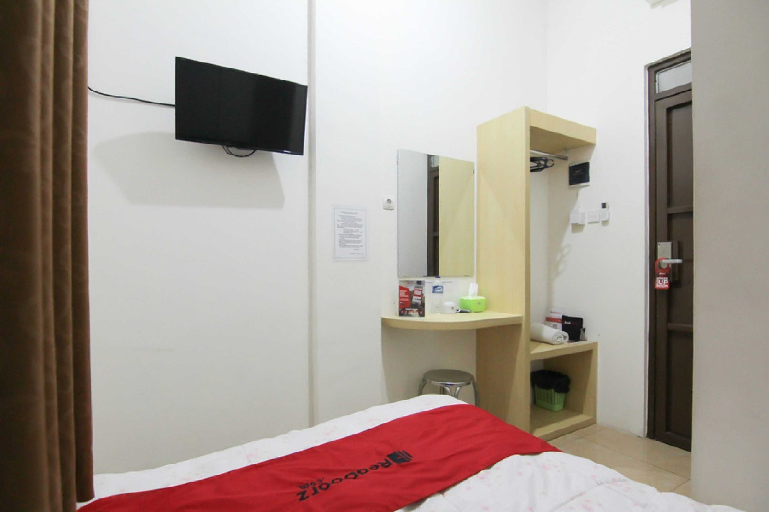 Gift card for Reddoorz Near Akademi Kepolisian Semarang Gift card for Reddoorz Near Akademi Kepolisian Semarang