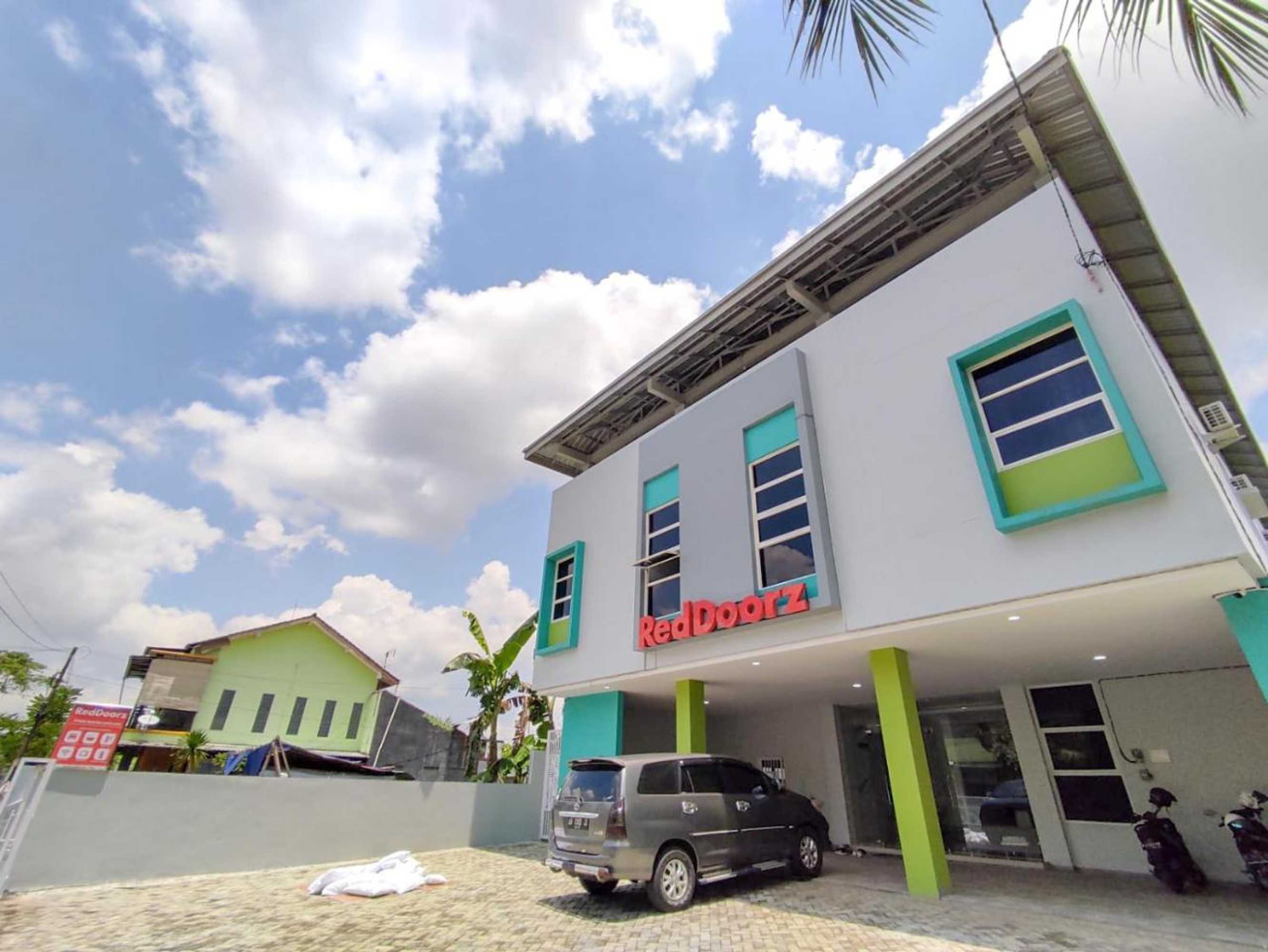 Gift card for Reddoorz Syariah Near Gor Satria Area Gift card for Reddoorz Syariah Near Gor Satria Area