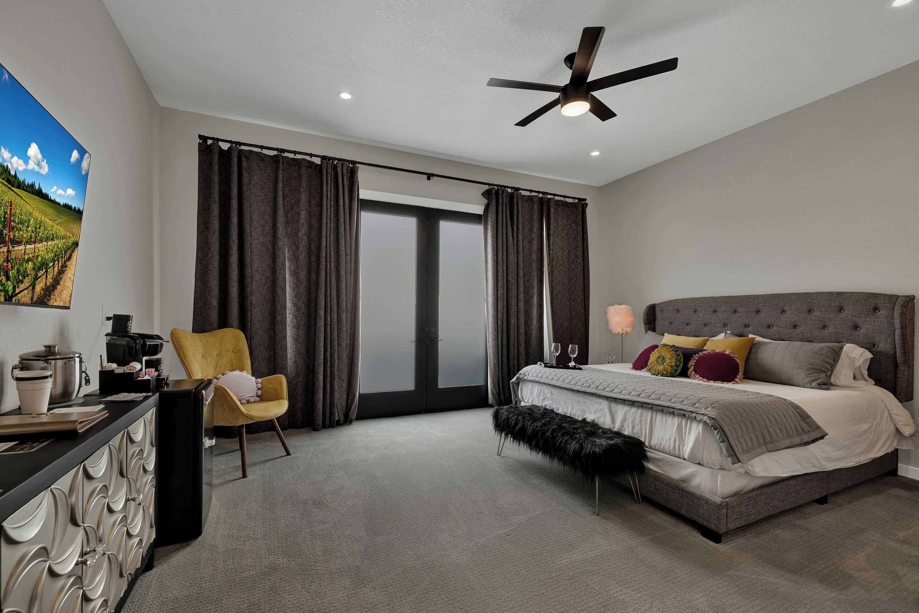 Gift card for The Bentley Hotel - Mona Lisa Room - Pool View