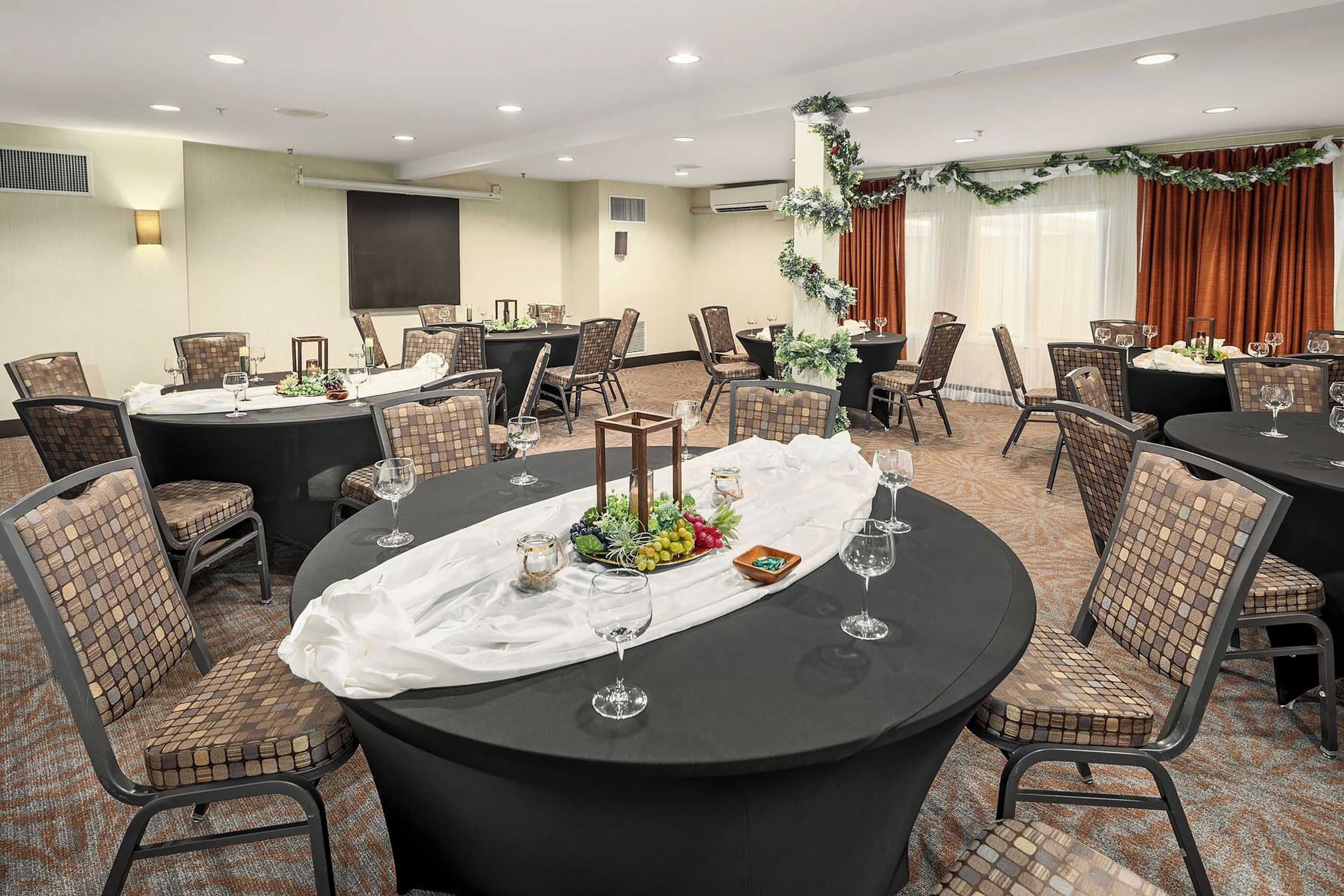 Gift card for Hampton Inn & Suites Seattle-North/lynnwood Gift card for Hampton Inn & Suites Seattle-North/lynnwood