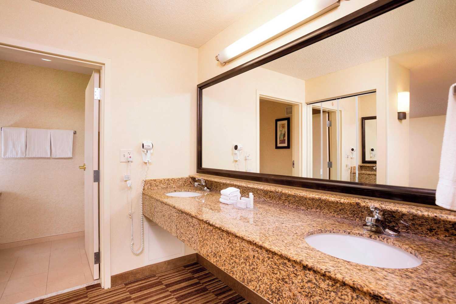 Gift card for Courtyard by Marriott North Seattle/lynnwood