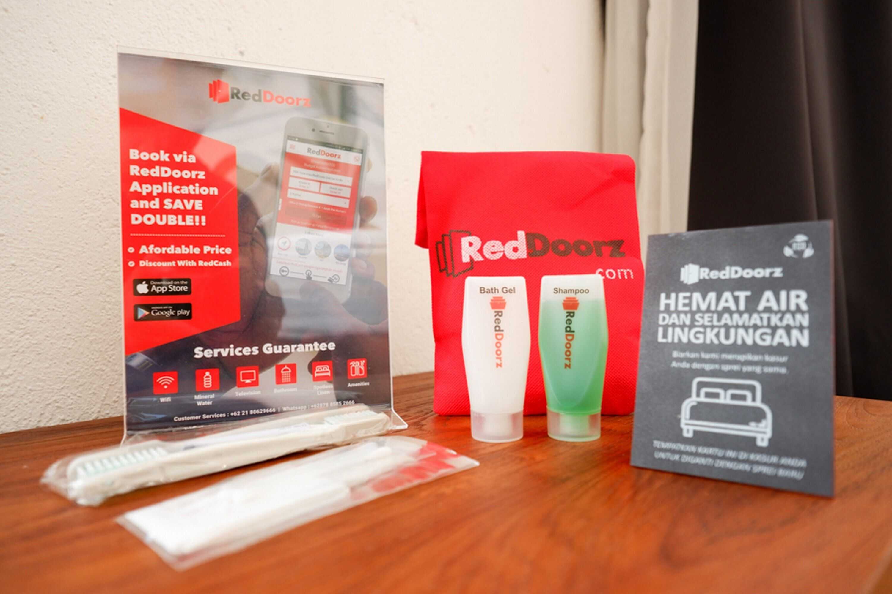 Gift card for Reddoorz Syariah Near Stasiun Tegal Gift card for Reddoorz Syariah Near Stasiun Tegal