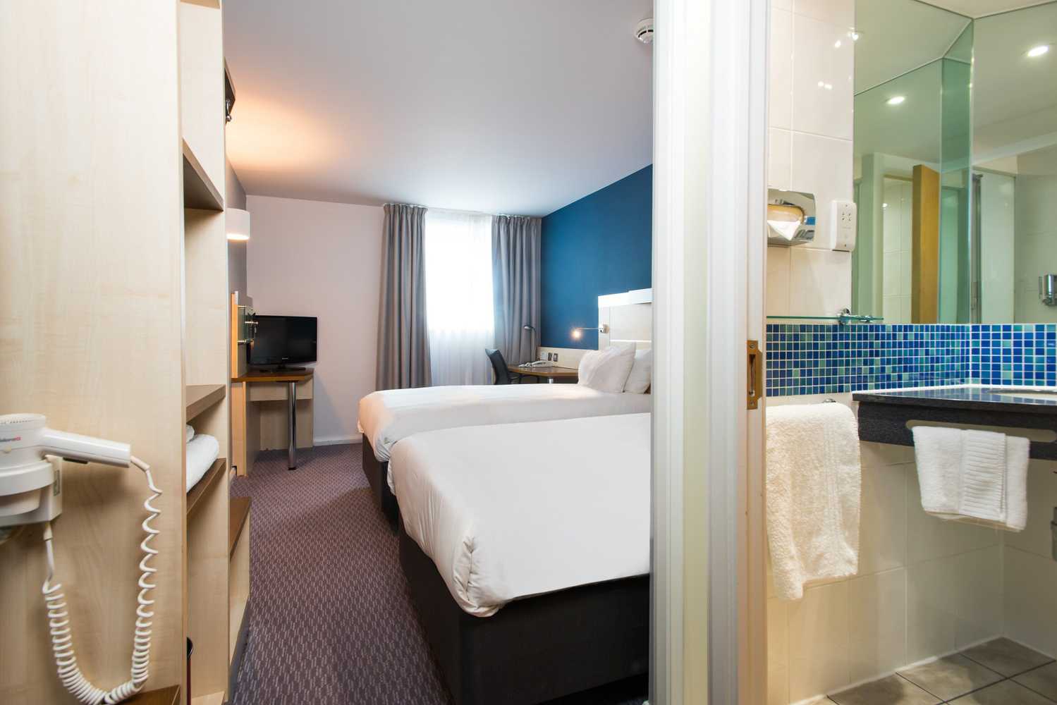 Gift card for Holiday Inn Express Swindon City Centre by Ihg Gift card for Holiday Inn Express Swindon City Centre by Ihg