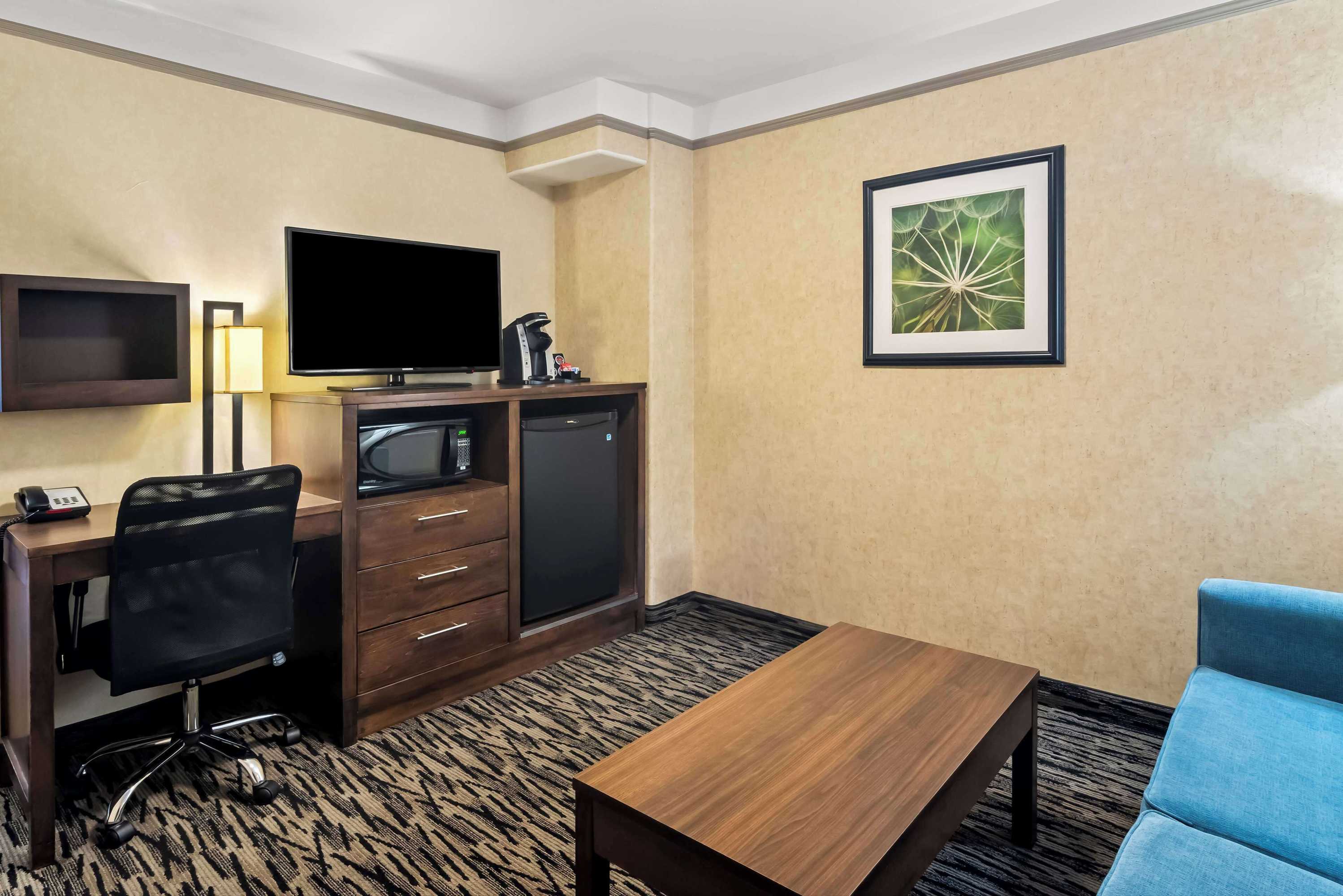 Gift card for Best Western Plus Pitt Meadows Inn & Suites Gift card for Best Western Plus Pitt Meadows Inn & Suites