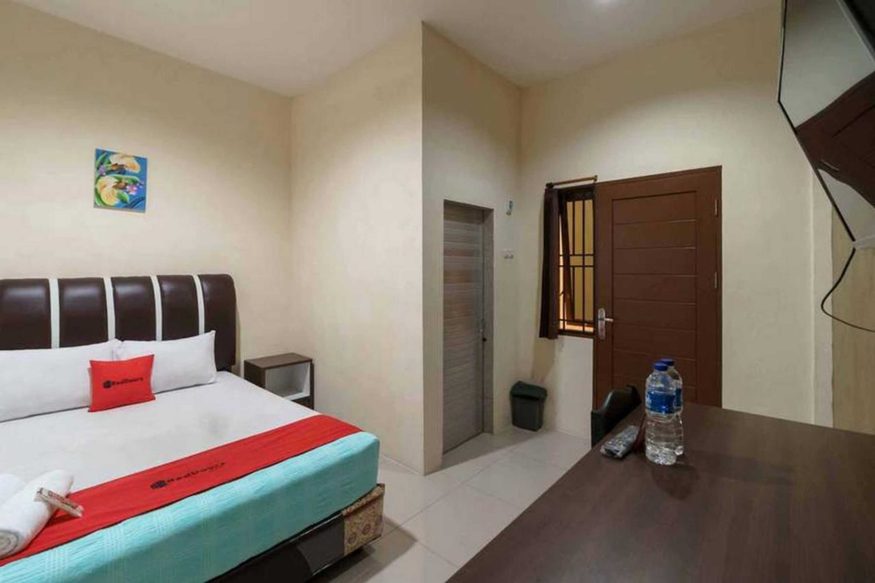 Gift card for Reddoorz Near RS Adam Malik Medan 2